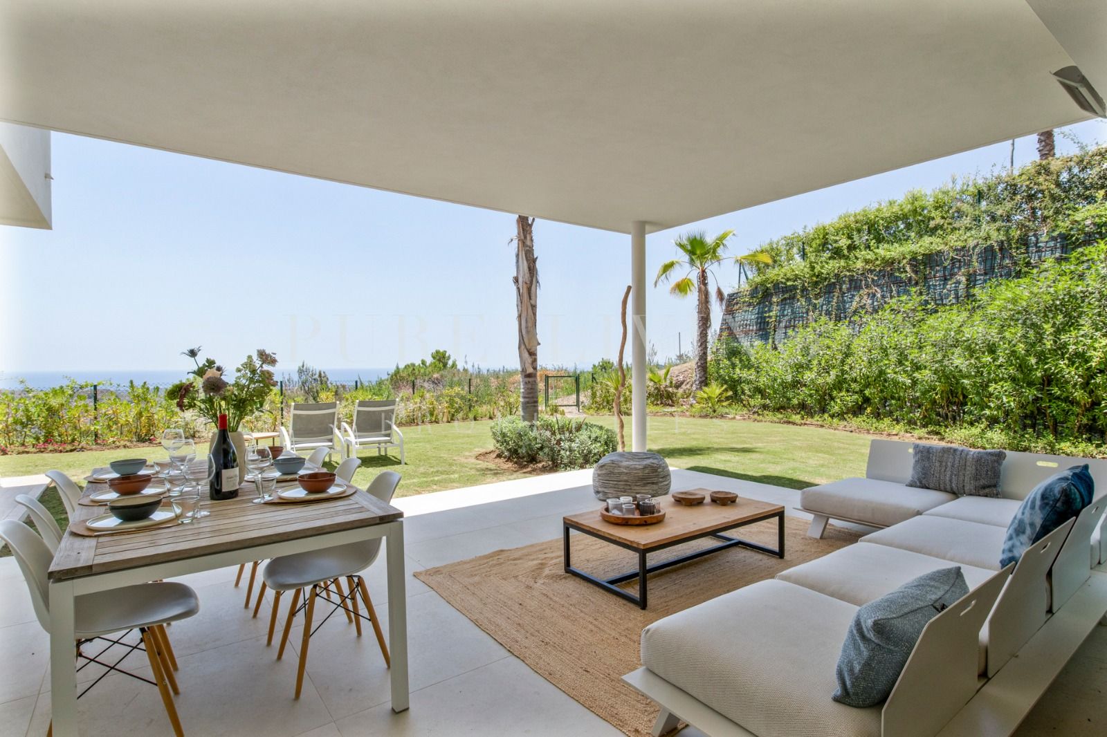 Duplex appartement op de begane grond met uitzicht op zee in Marbella Club Hills