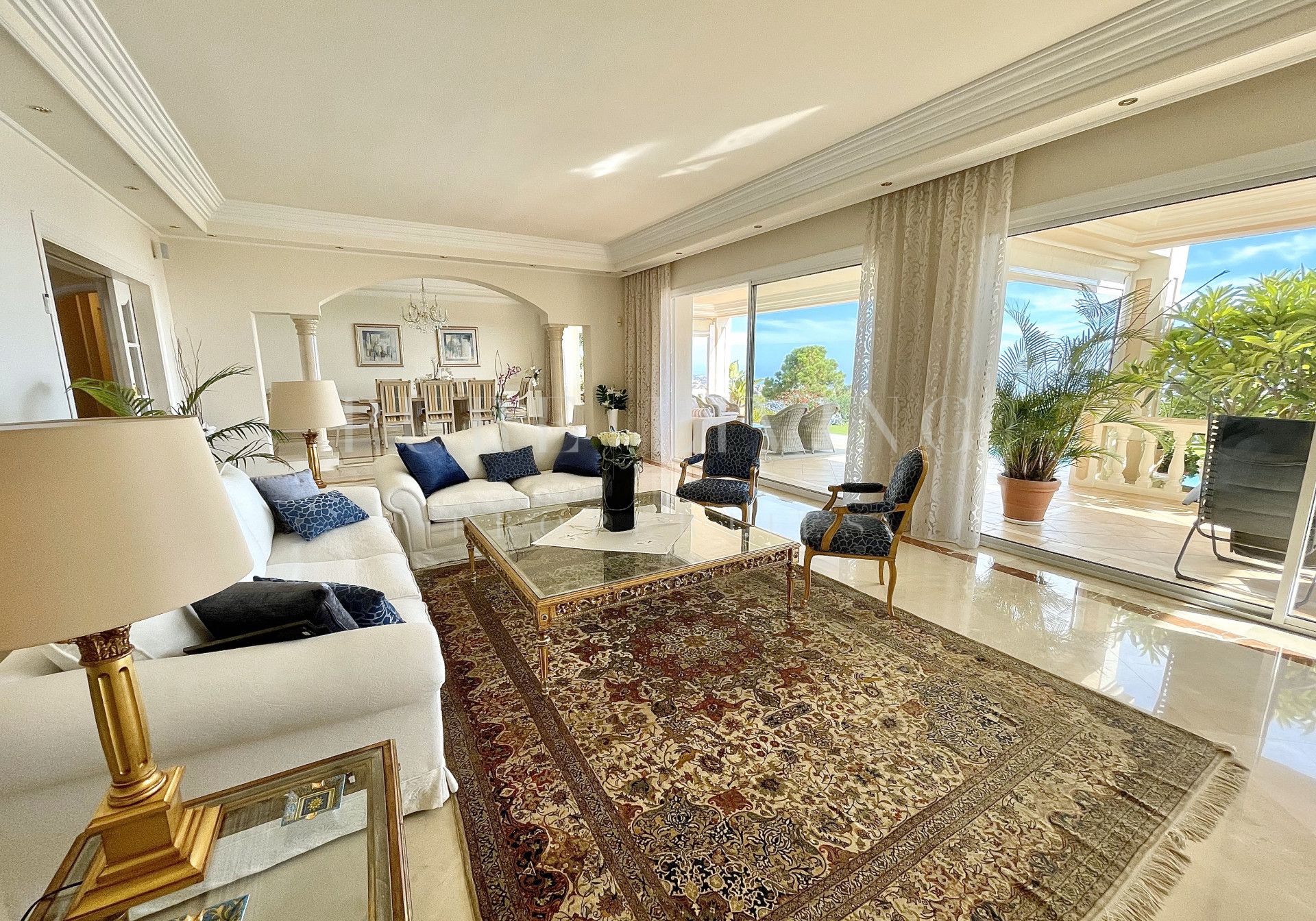 Magnificent six bedroom villa in prestigious with panoramic views Cascada de Camojan