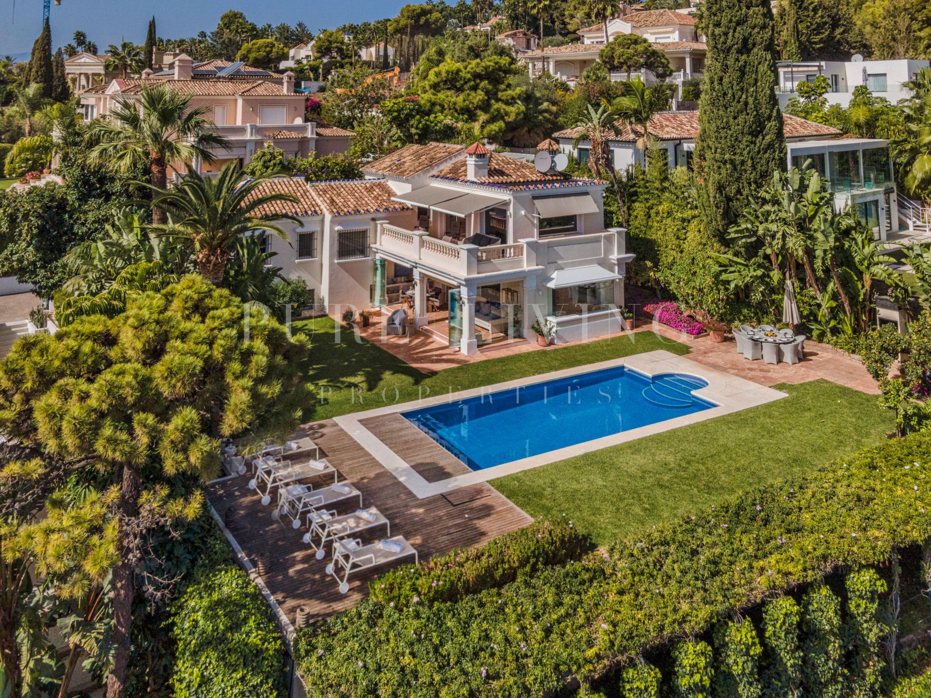 Impresionante villa de cuatro dormitorios con increíbles vistas al mar.