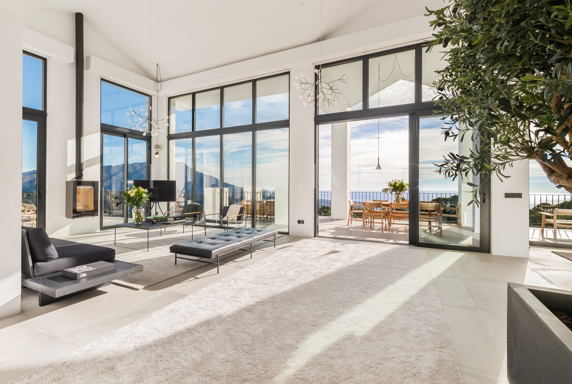 La villa ultime à l'allure très contemporaine, située dans l'urbanisation résidentielle la plus exclusive d'Europe, La Zagaleta.