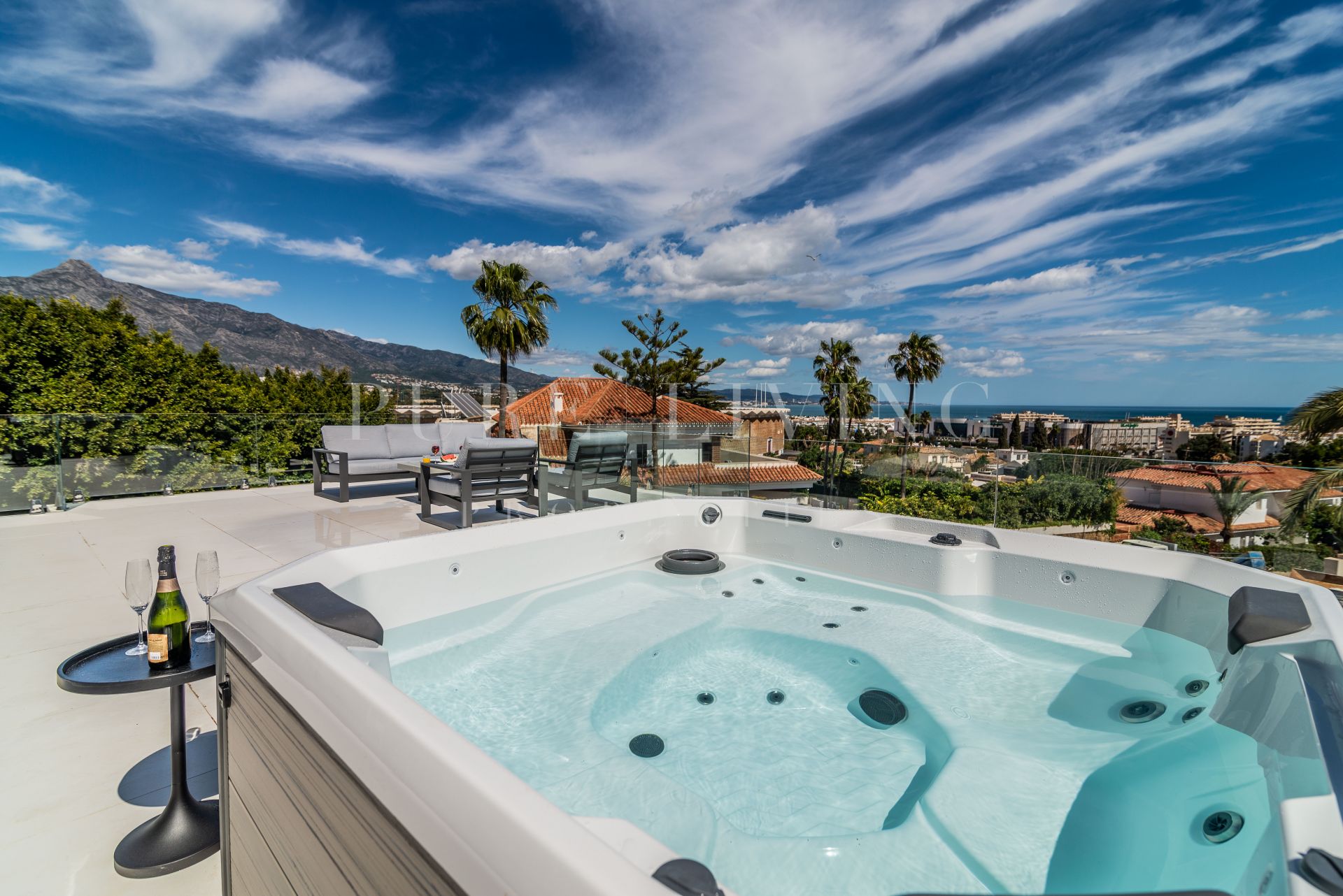 Excellente villa avec vue imprenable sur la mer