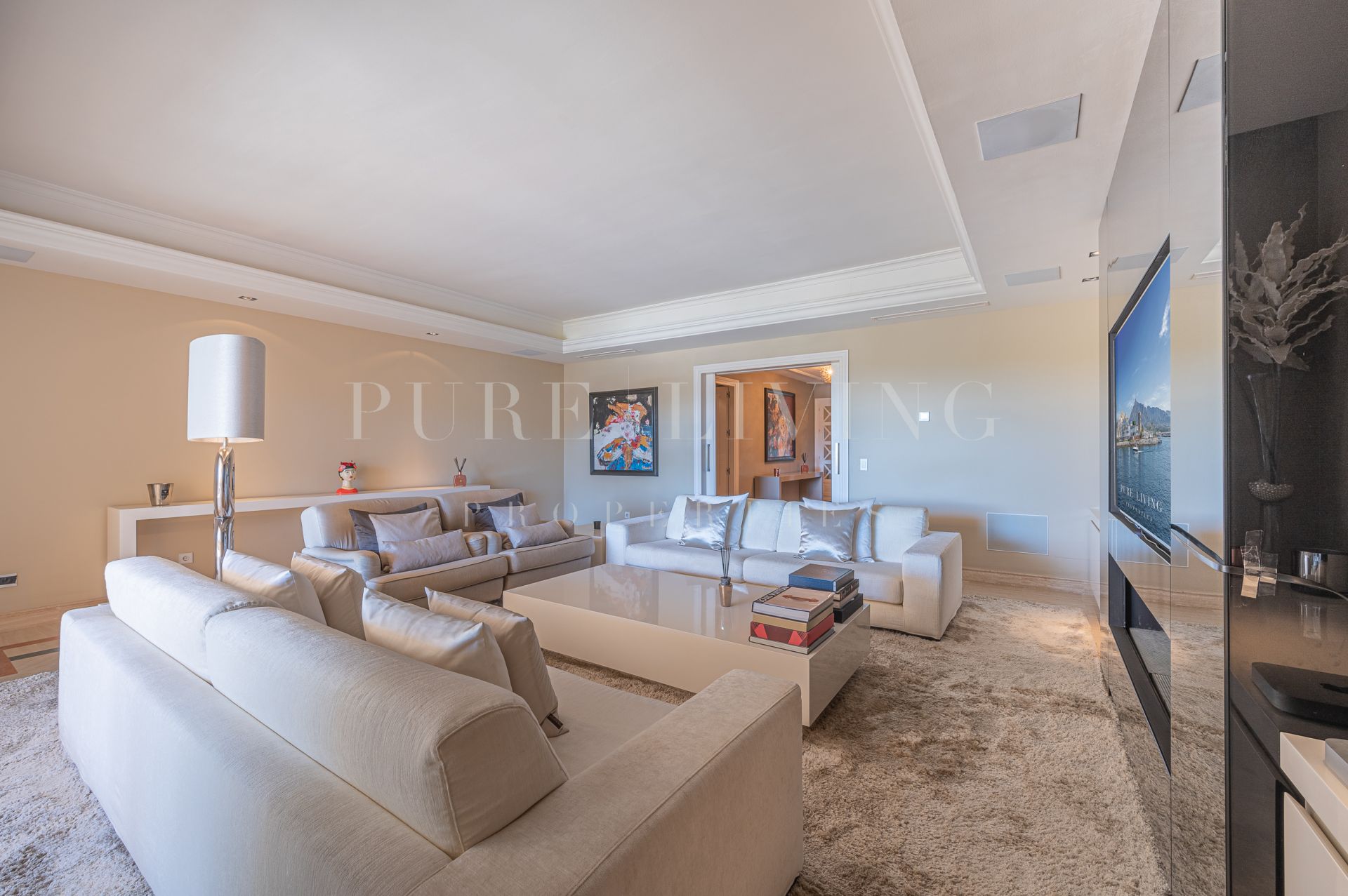 Un impresionante apartamento de cuatro dormitorios situado en Lomas de Sierra Blanca