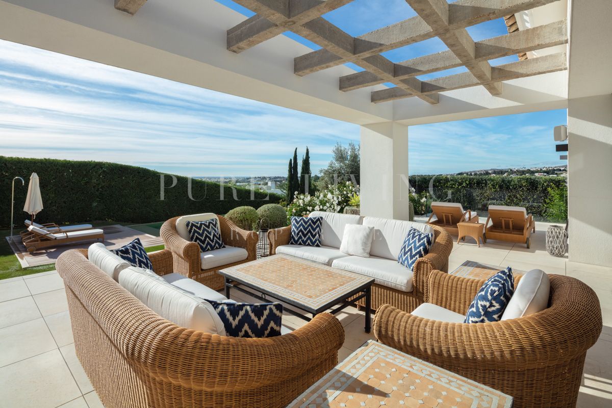 Completely refurbished family villa with breathtaking sea views in the heart of the Golf Valley