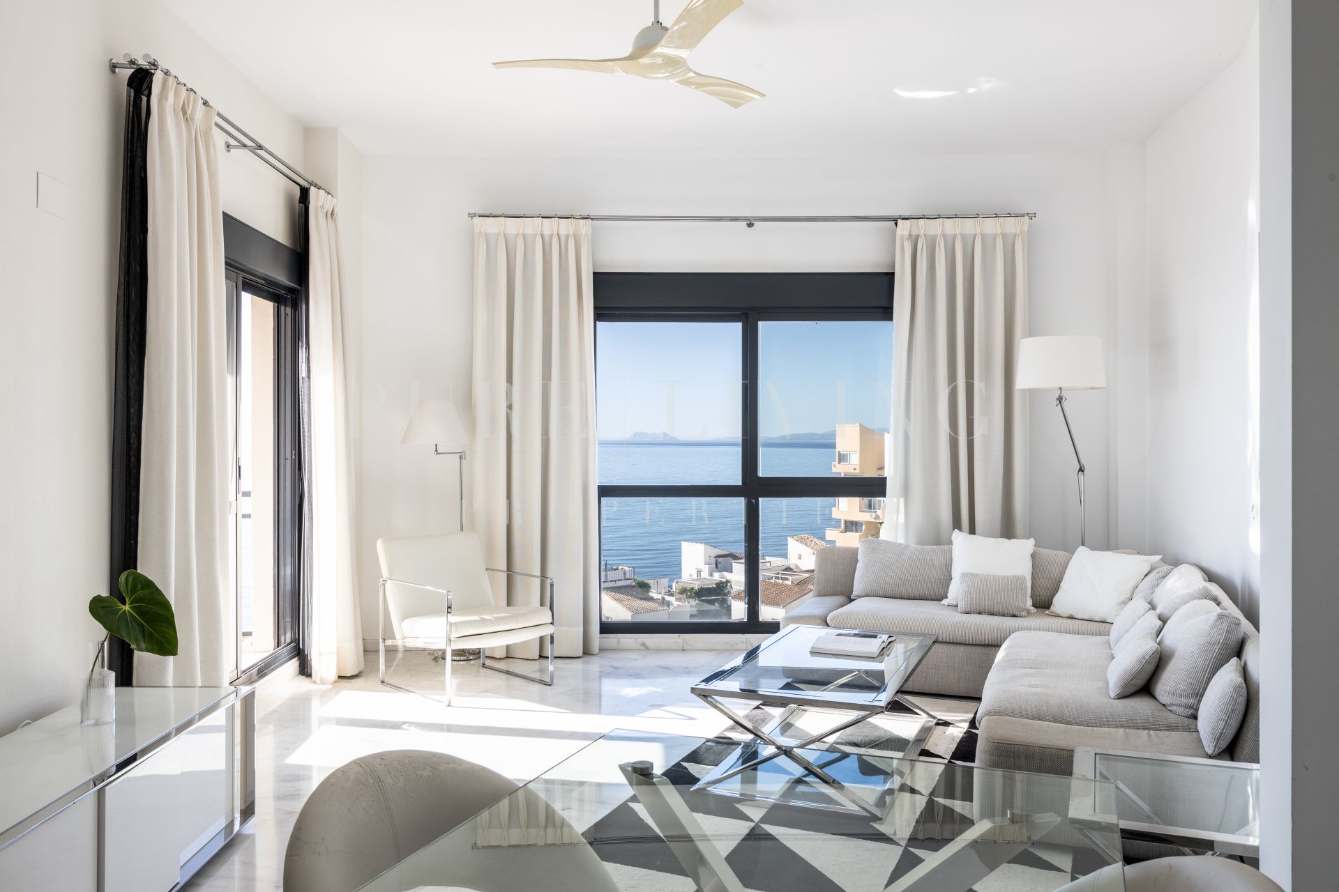 Stunning frontline beach three bedroom Penthouse in Guadalmansa, Estepona