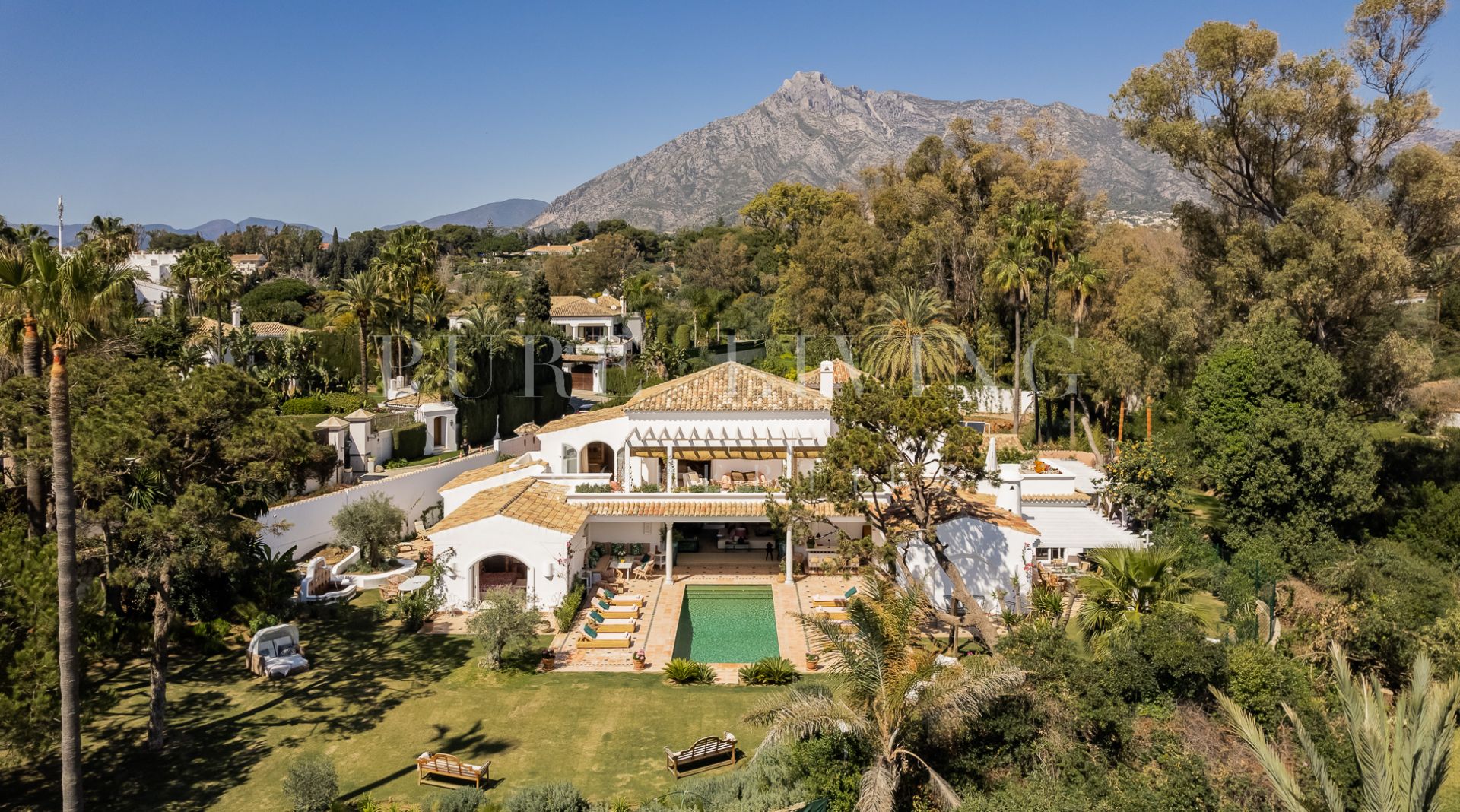 Stunning beach front villa in Los Verdiales with breathtaking sea and mountain views