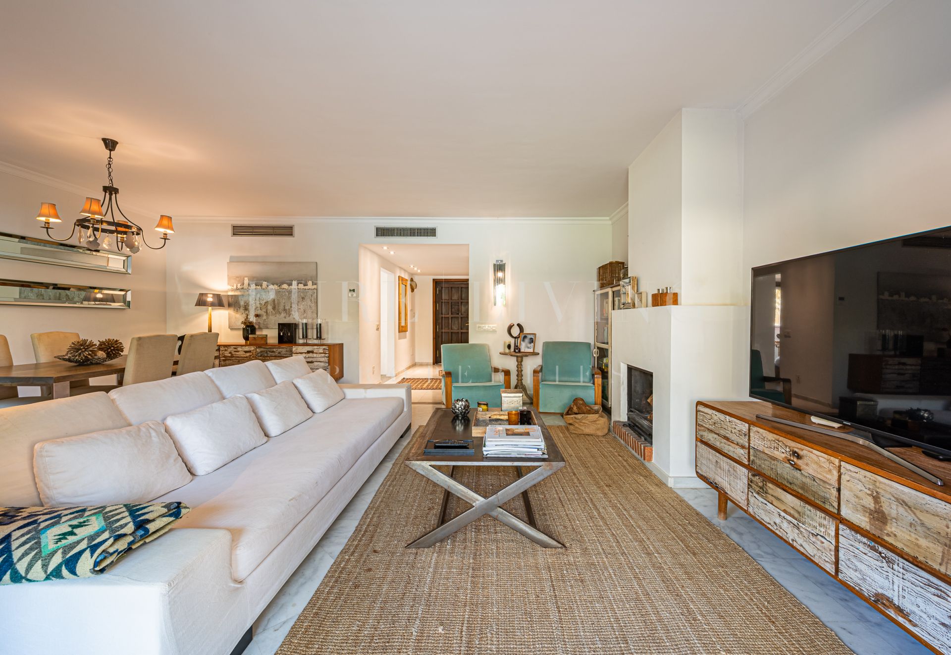 Charming four bedroom townhouse in one of the most sought-after locations within the Golden Mile