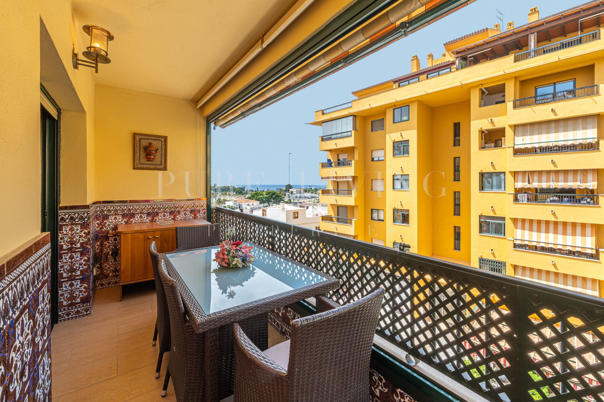 Superbe appartement de trois chambres à vendre avec vue sur la mer à San Pedro de Alcantara.