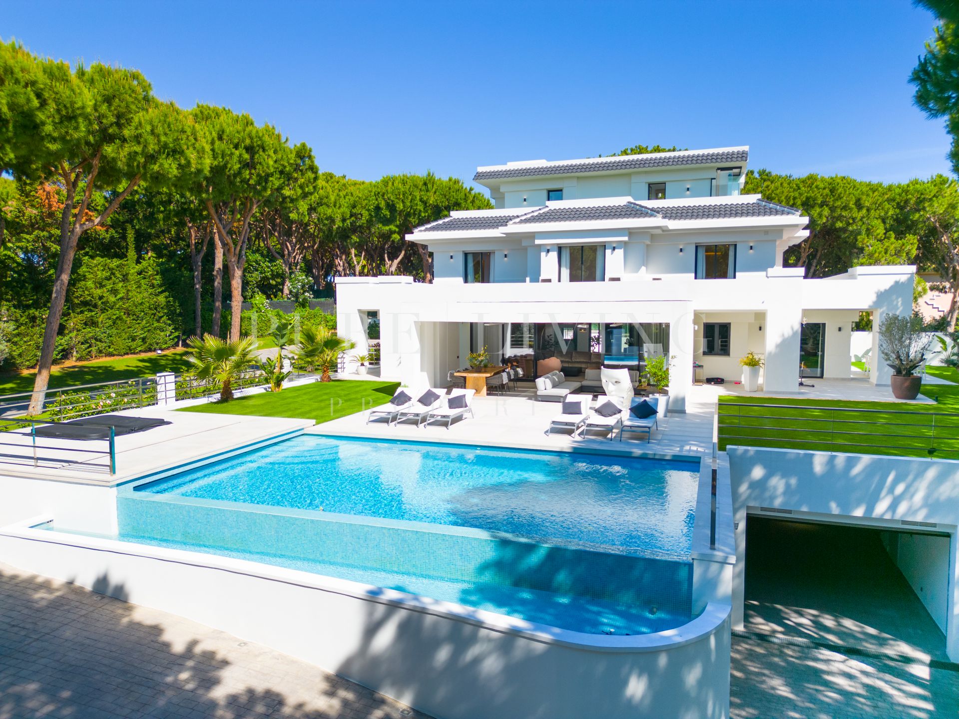 Impressive luxury villa walking distance to the beach