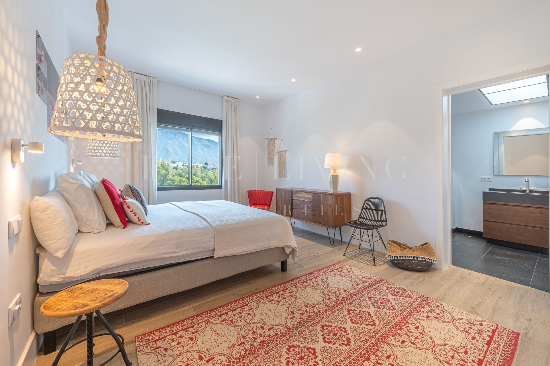 Luxury 4-Bedroom Penthouse with Las Brisas Golf View in Nueva Andalucia, Marbella