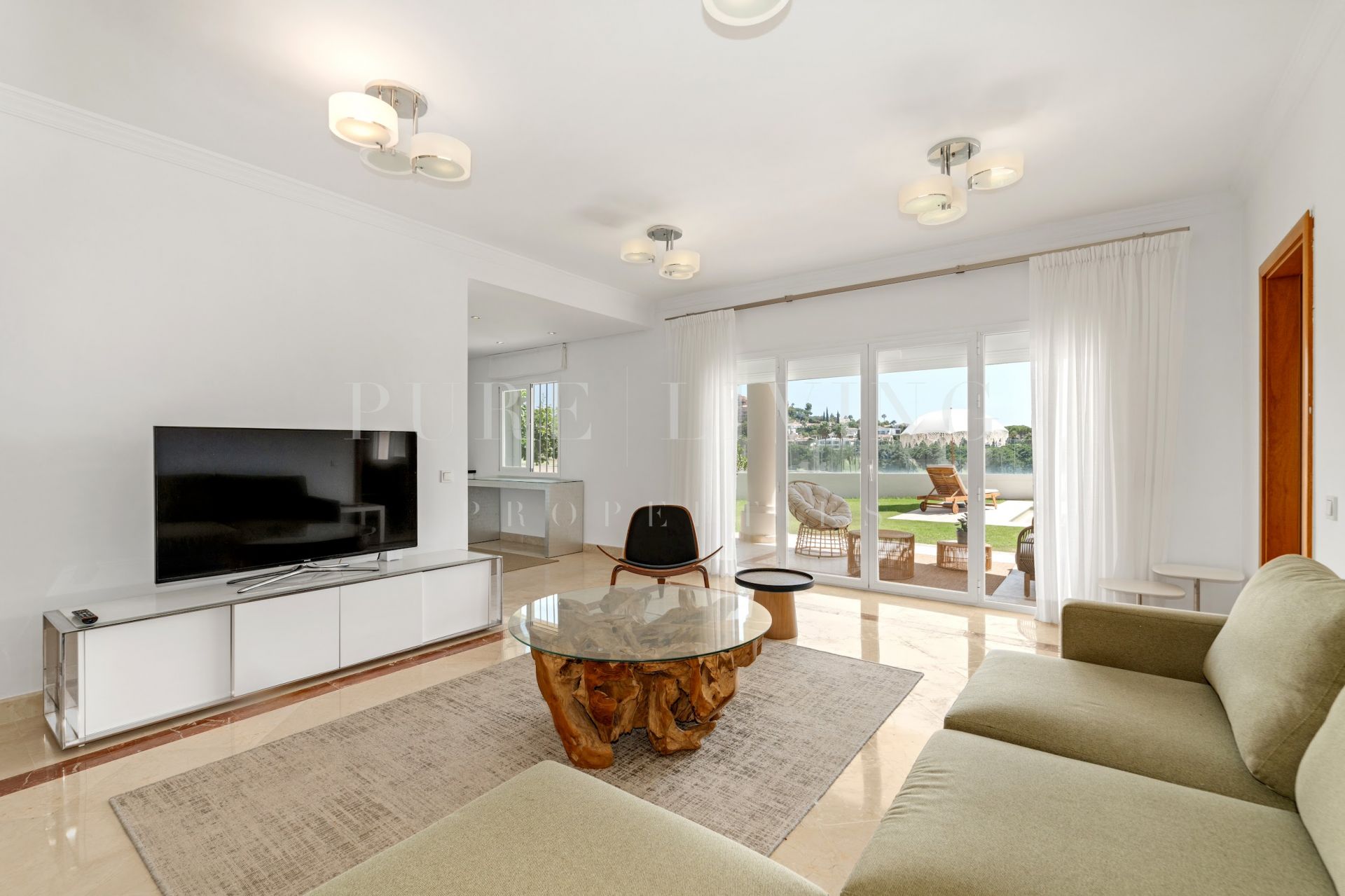 Luxury frontline golf seven bedroom villa in prestigious Nueva Andalucia