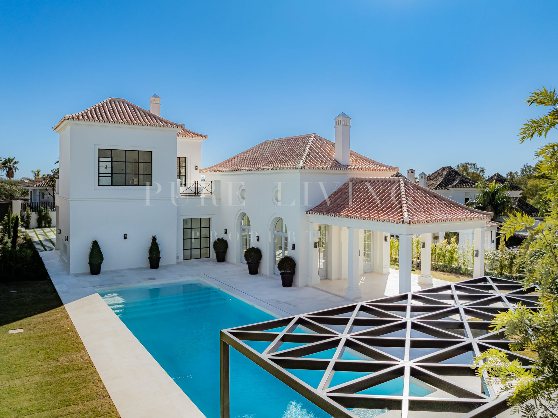 Exquisite residence with classical architecture in the Golf Valley, Nueva Andalucia