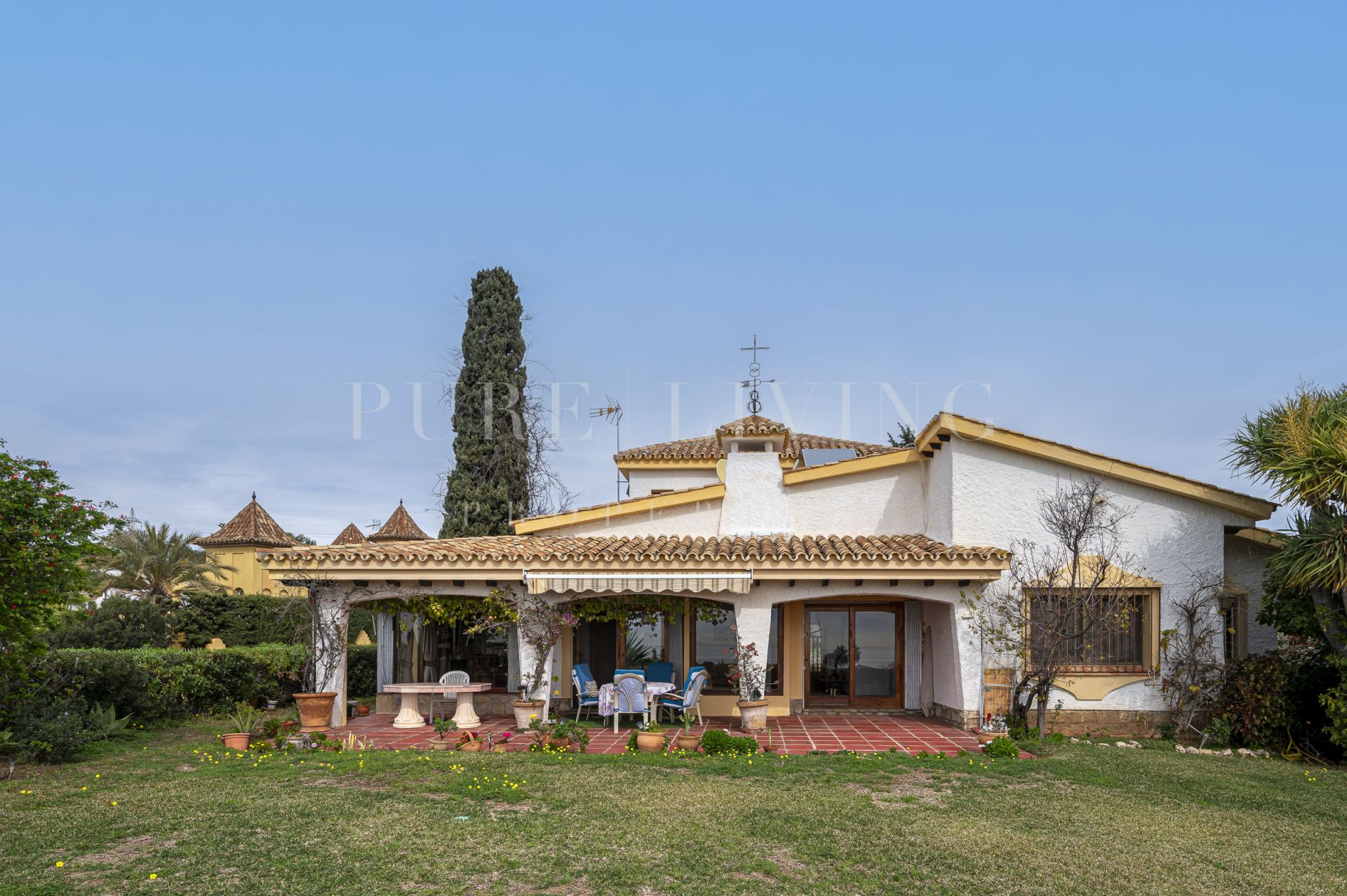 Charming mediterranean villa in El Rosario with panoramic sea views