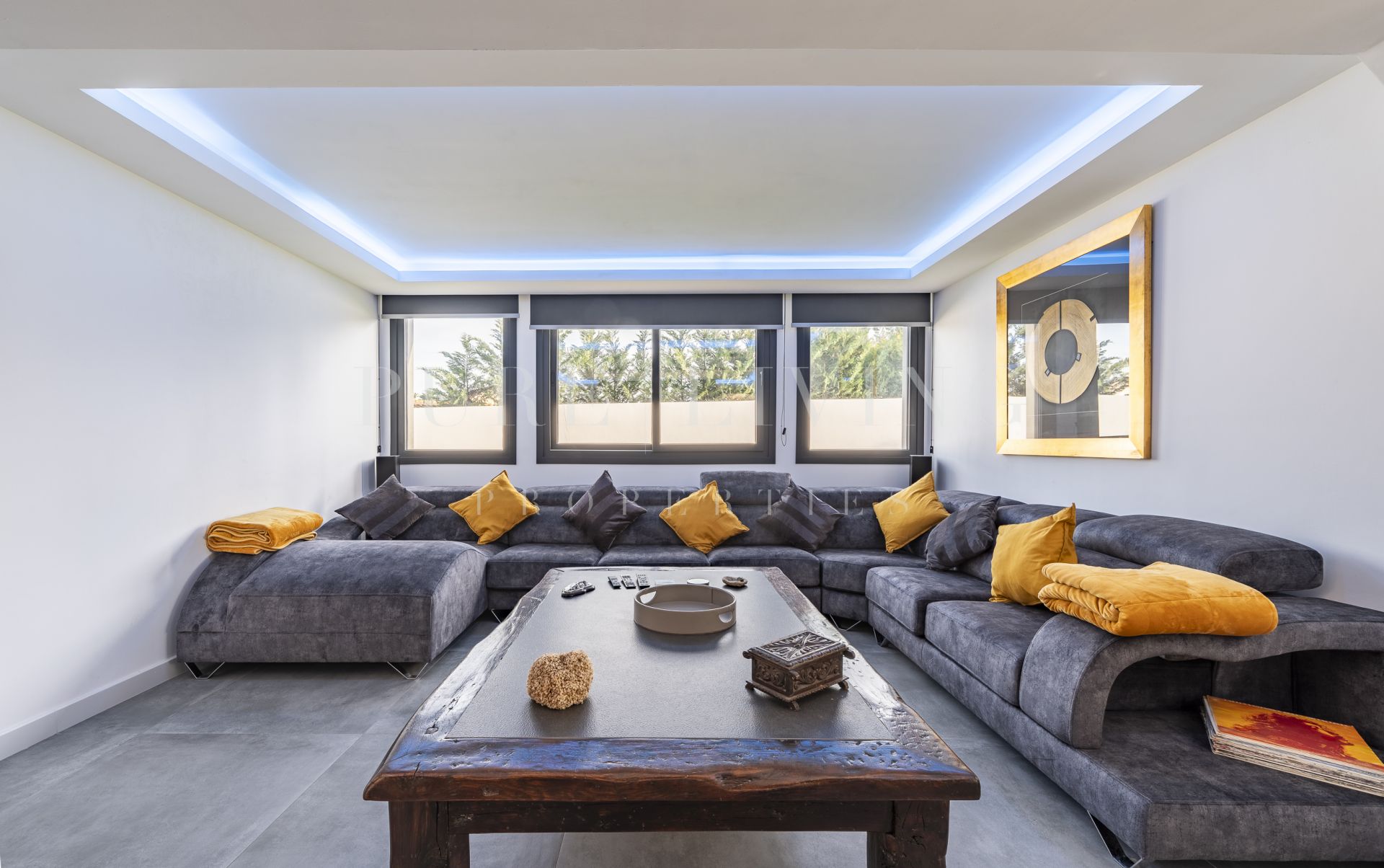 Exceptionally renovated three bedroom villa, superbly located on the beachside in San Pedro de Alcántara