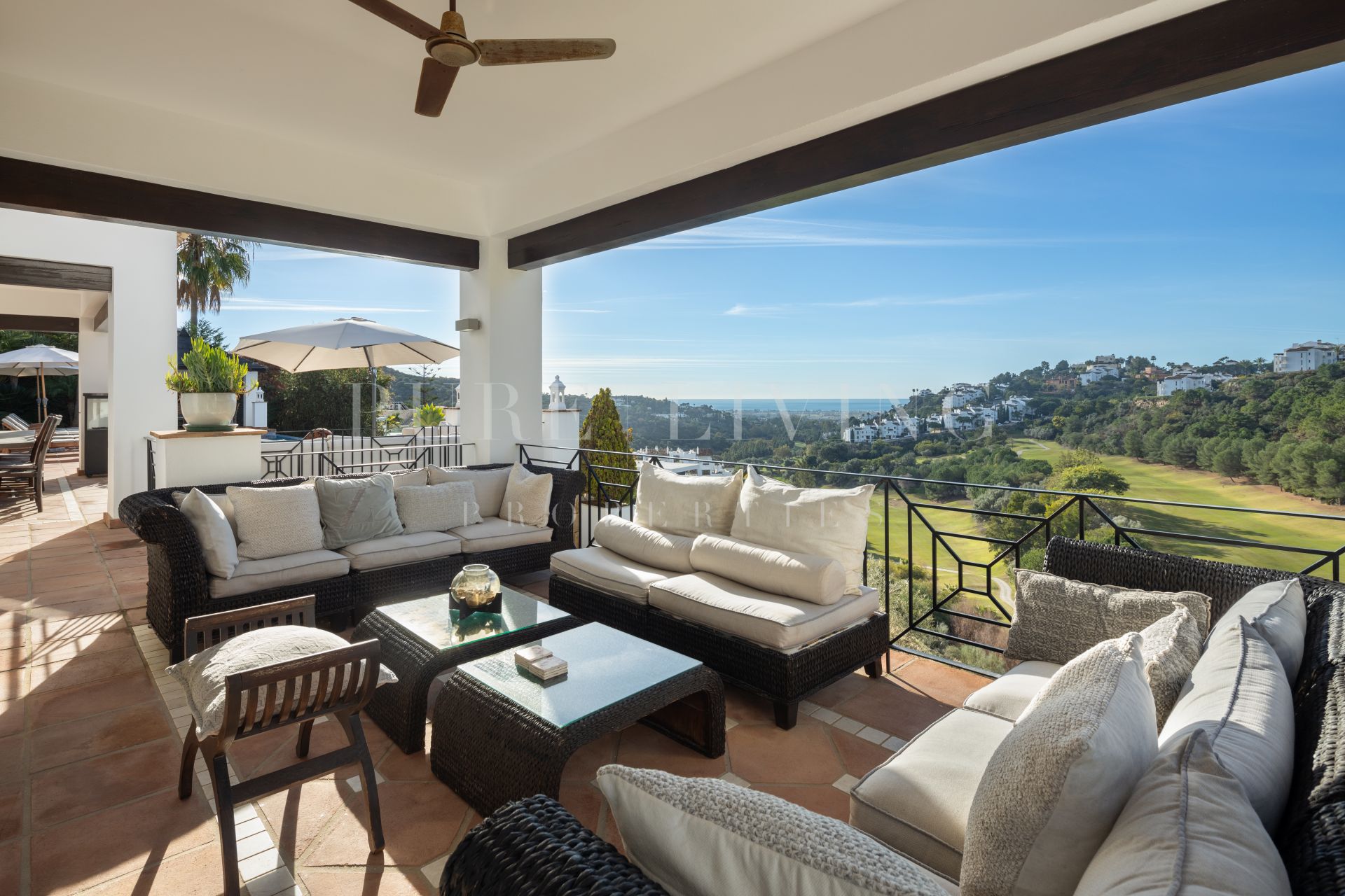 Expansive villa for sale in Lomas de la Quinta