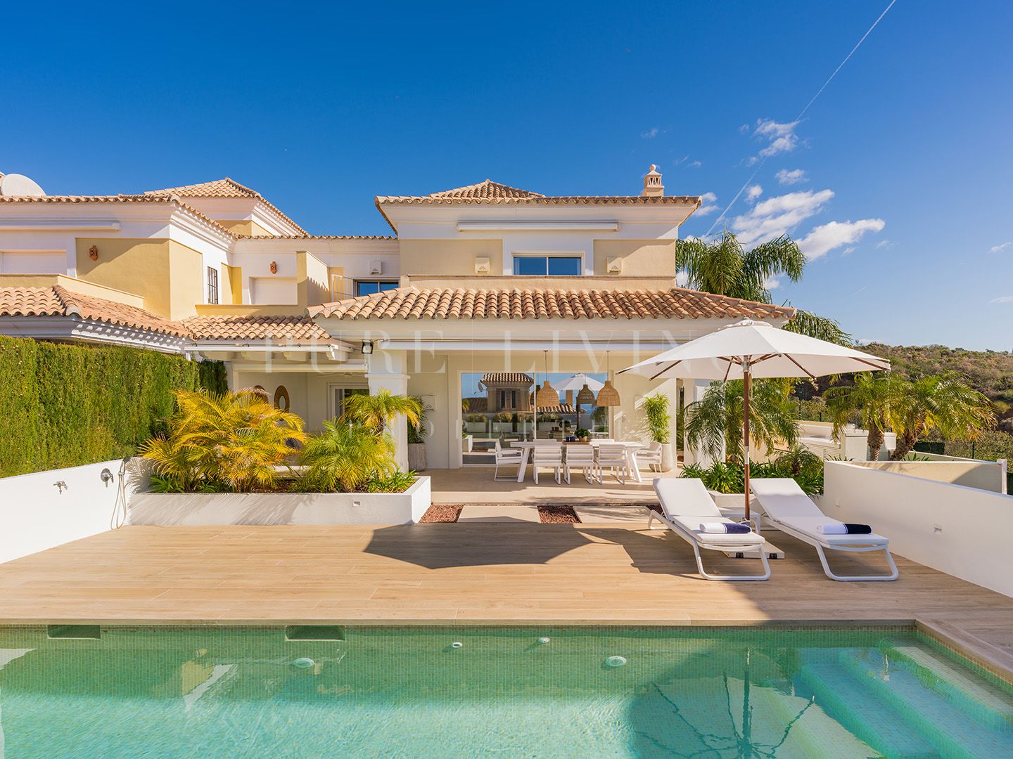 Impressionnante maison familiale rénovée à vendre à Santa Clara Golf, Marbella Est
