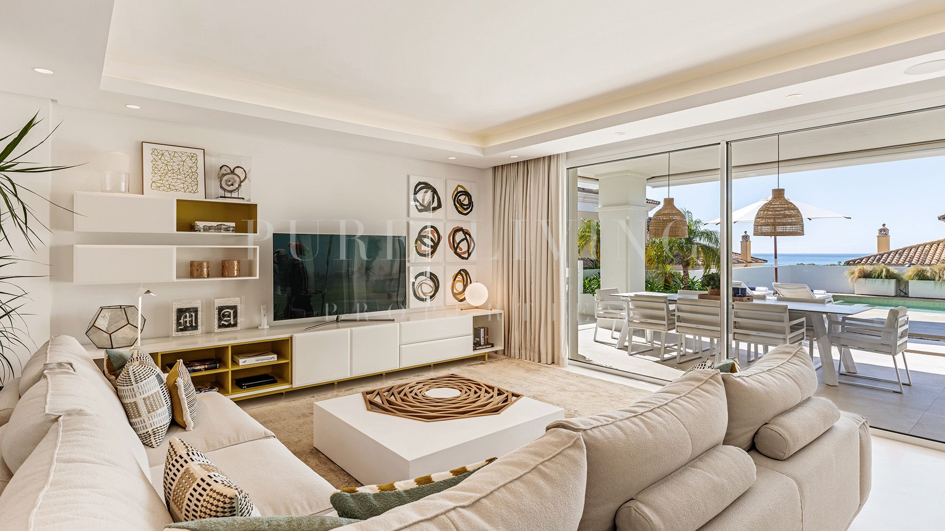 Impressive renovated family home for sale in Santa Clara Golf, Marbella East