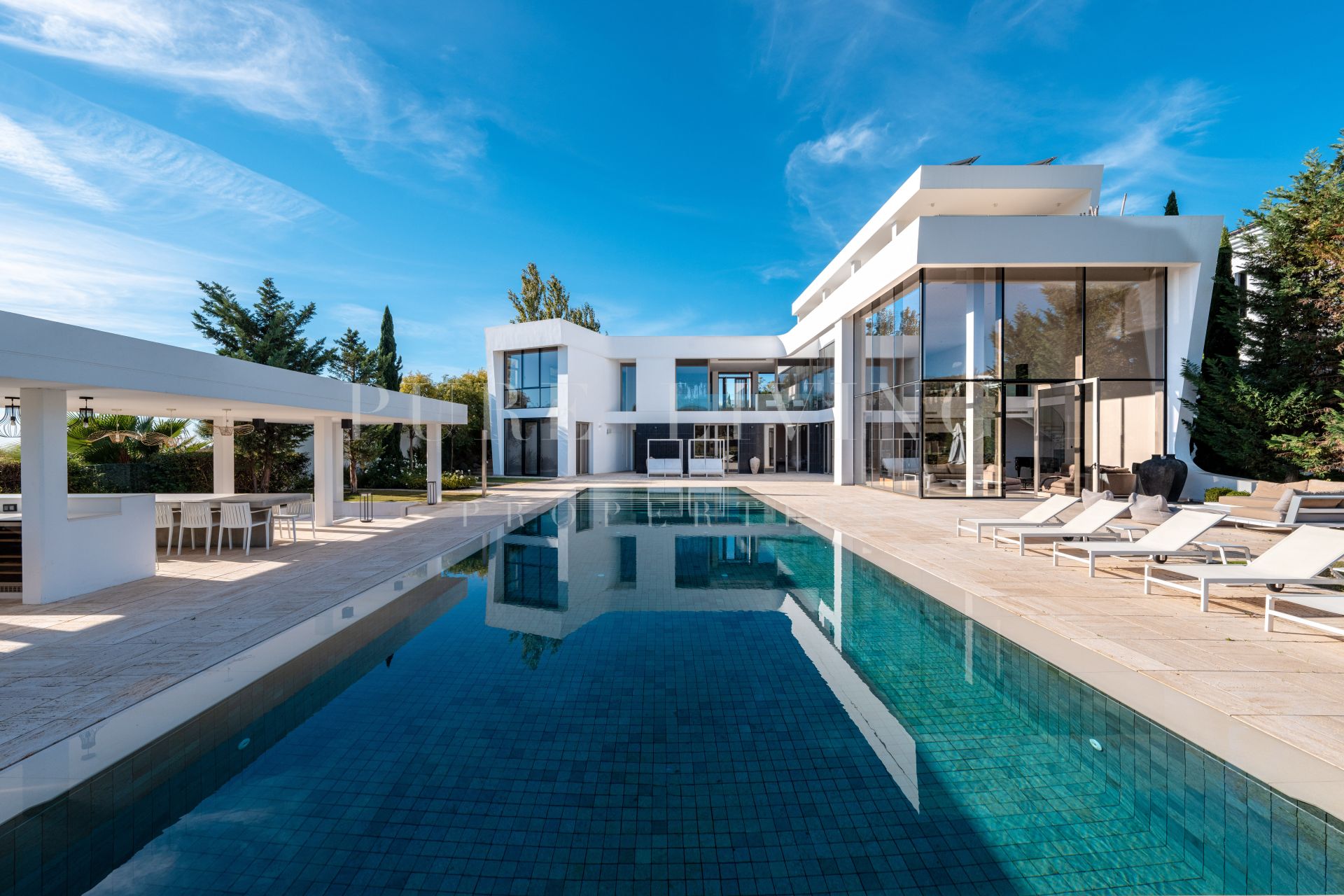 Luxury frontline golf contemporary villa for sale with panoramic views in Los Flamingos