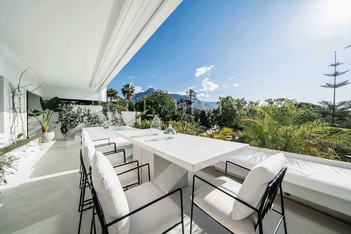 Spectaculaire appartement de trois chambres avec piscine privée à Las Terrazas de Las Lomas del Marbella Club