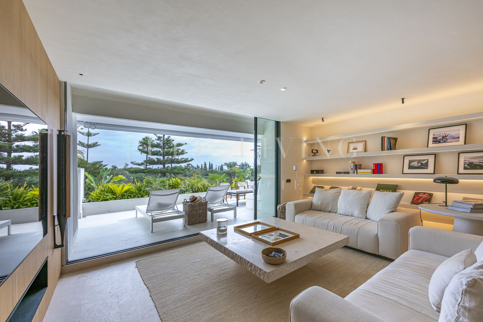 Espectacular apartamento de tres dormitorios en Las Terrazas de Las Lomas del Marbella Club