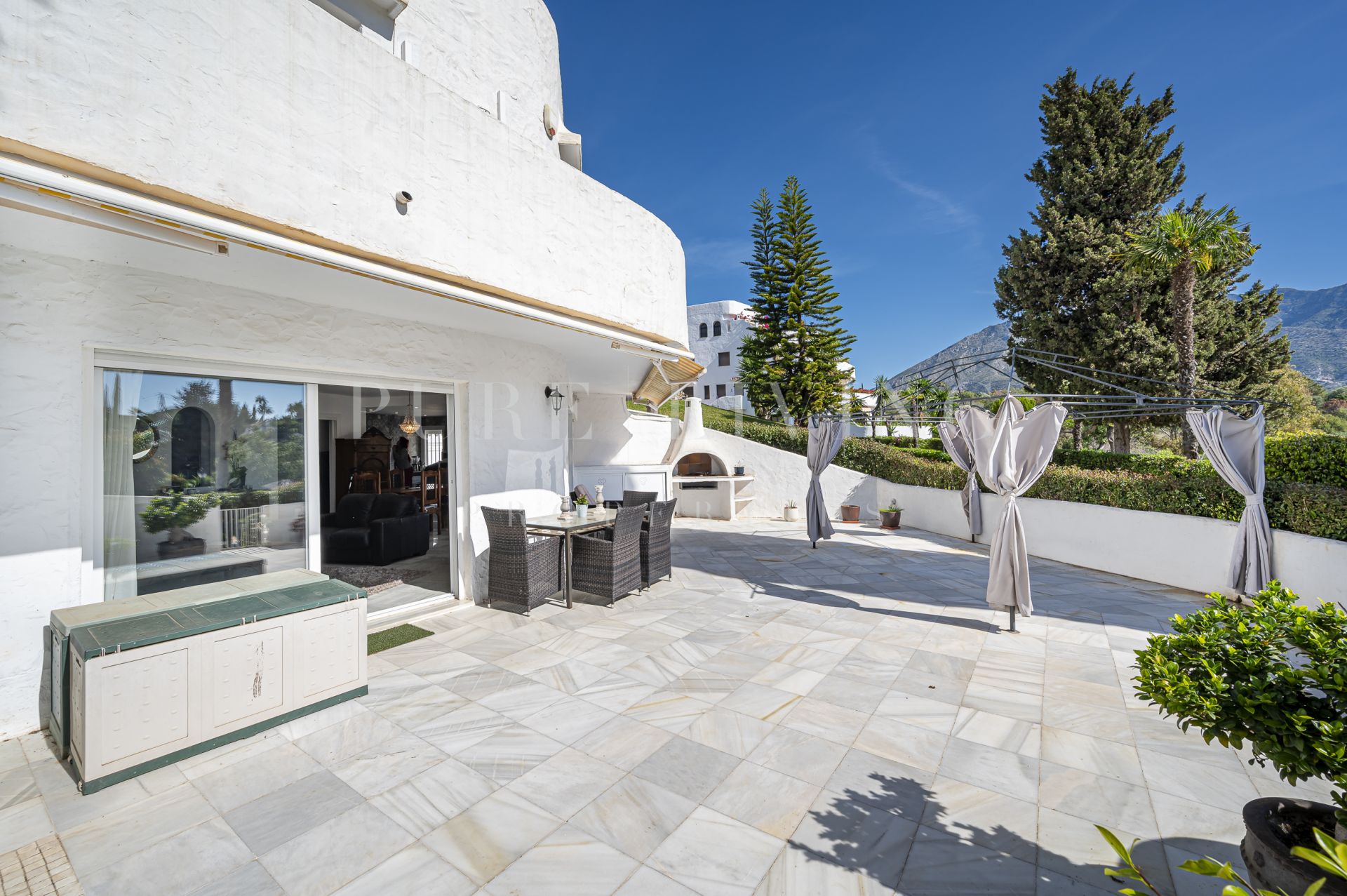 Duplexwoning met vier slaapkamers in de Lomas del Marbella Club in een exclusieve urbanisatie.