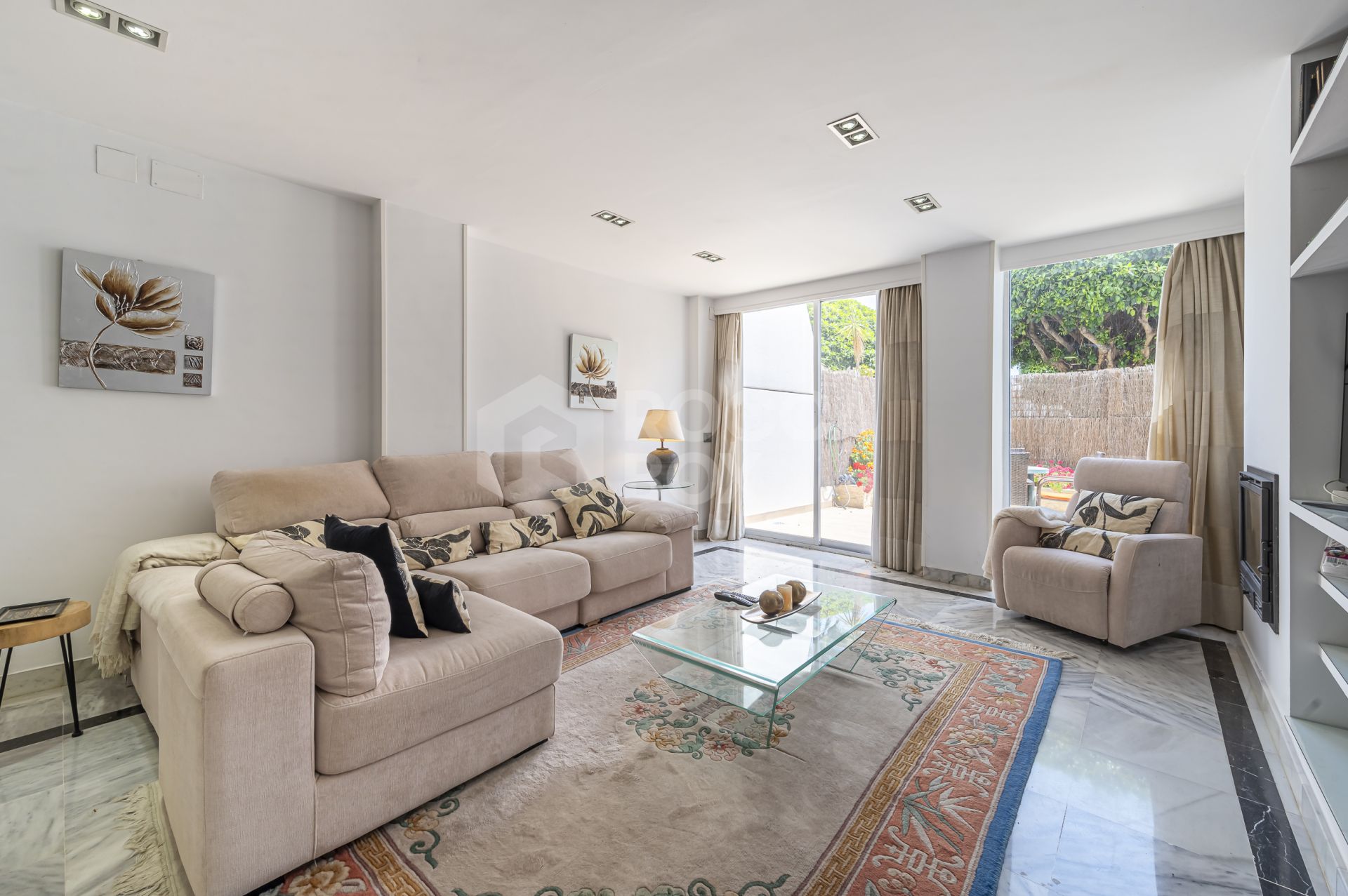 Exquisite 2-Bedroom Ground Floor Duplex in Marbella House – Prime Location Steps from the Beach