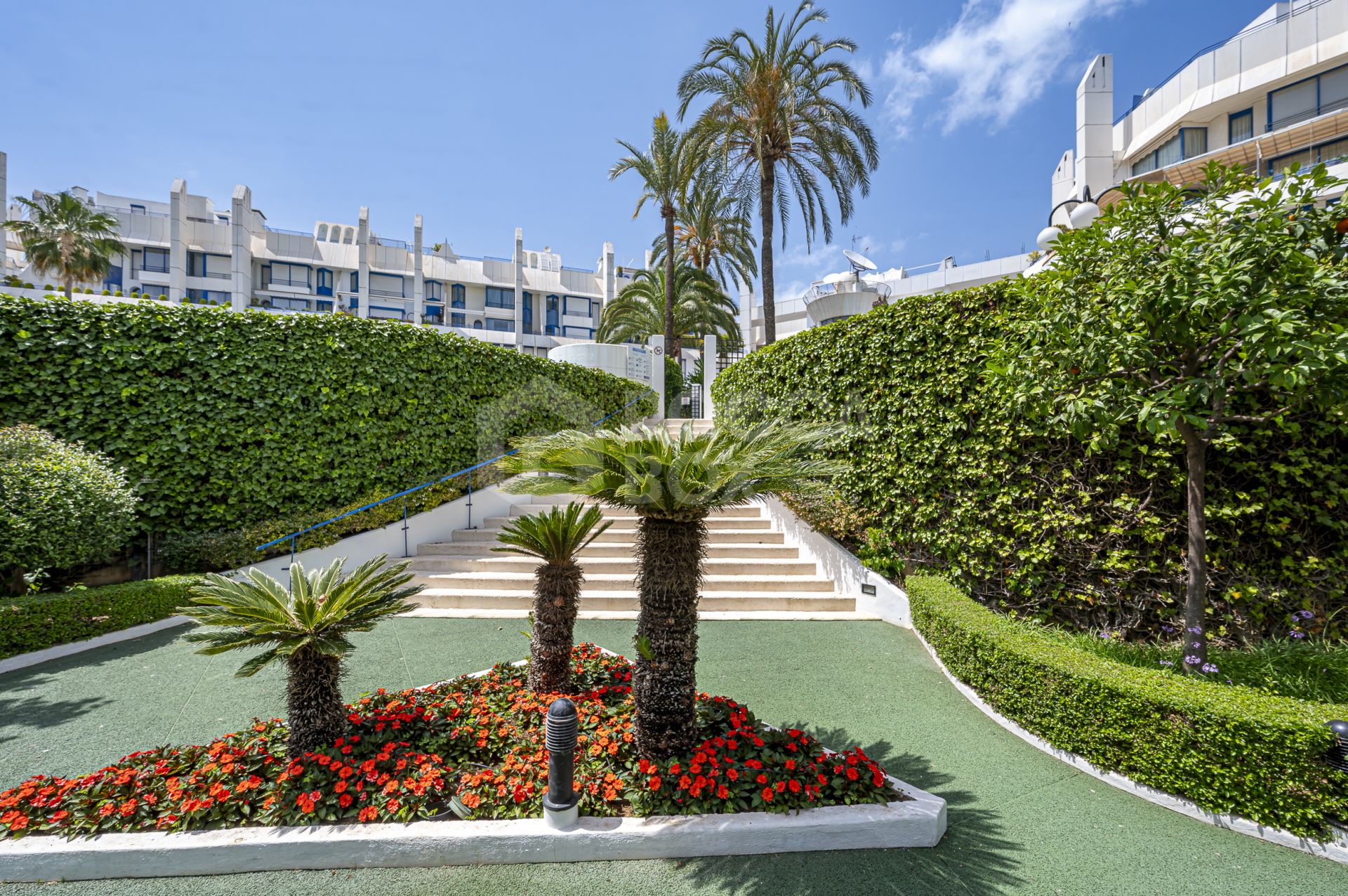 Exquisite 2-Bedroom Ground Floor Duplex in Marbella House – Prime Location Steps from the Beach