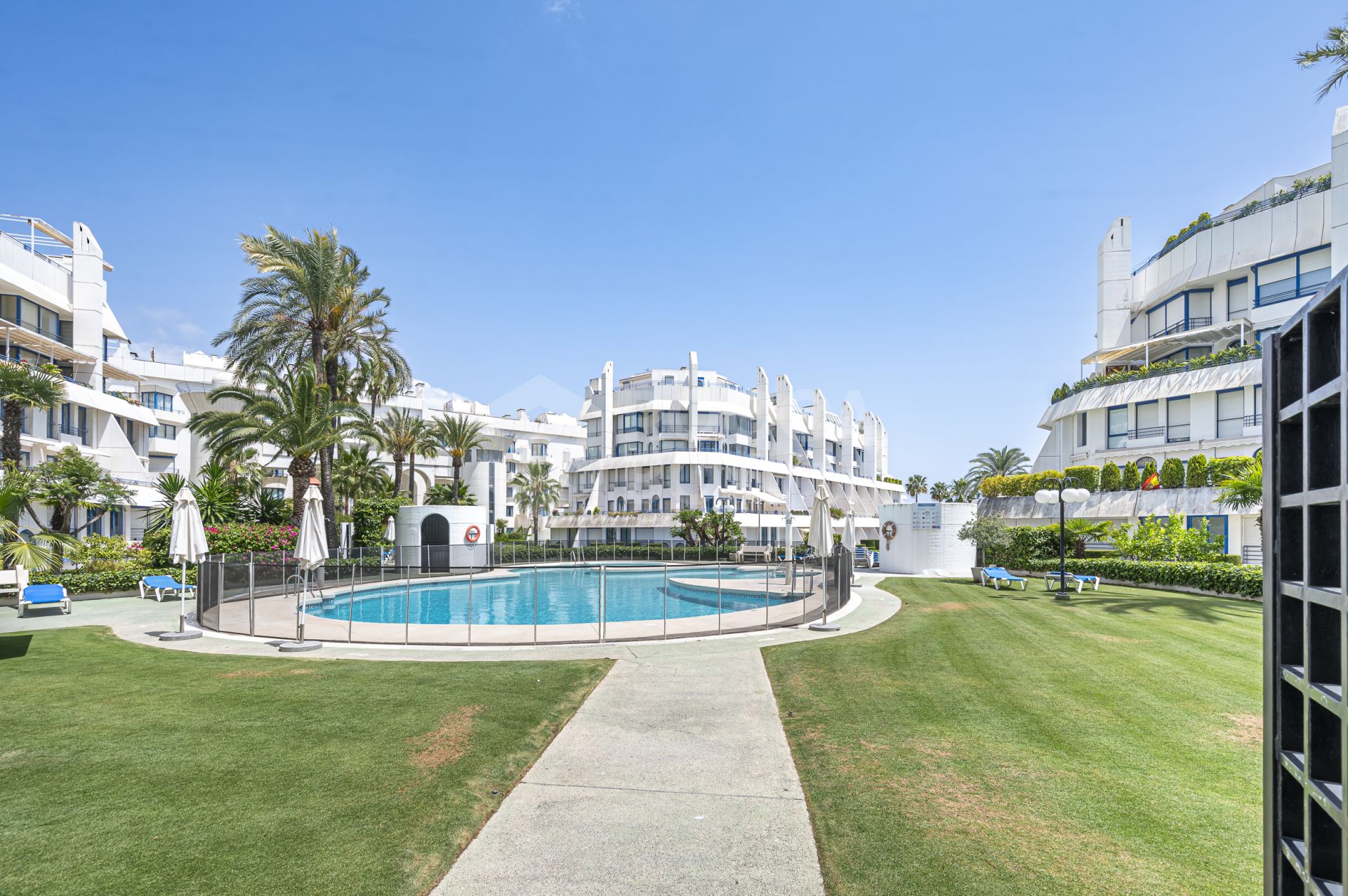 Exquisite 2-Bedroom Ground Floor Duplex in Marbella House – Prime Location Steps from the Beach