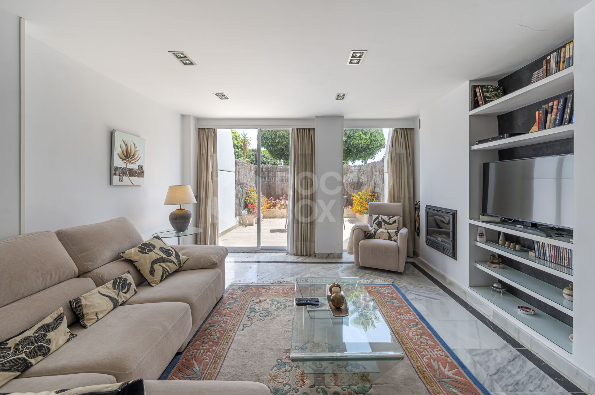 Exquisite 2-Bedroom Ground Floor Duplex in Marbella House – Prime Location Steps from the Beach