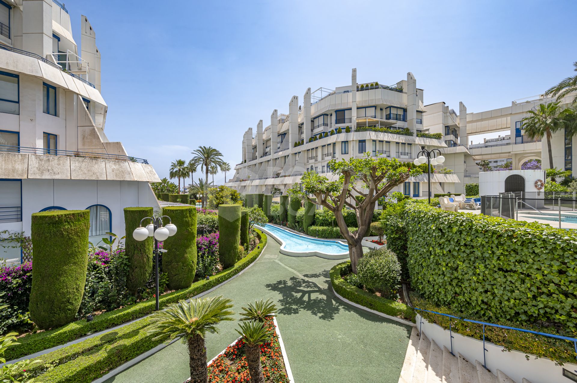 Exquisite 2-Bedroom Ground Floor Duplex in Marbella House – Prime Location Steps from the Beach