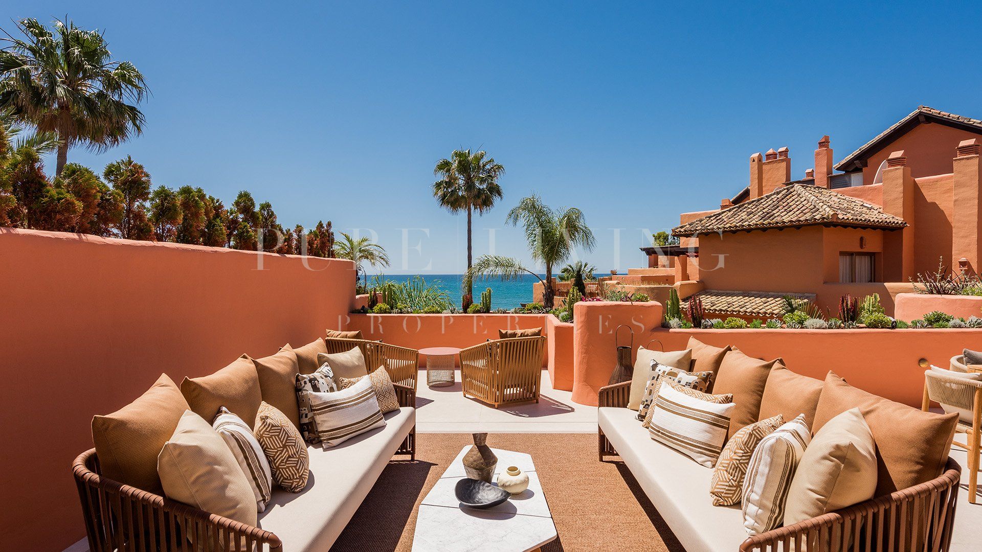 Impressionnant penthouse en front de mer à La Morera, Los Monteros Playa.