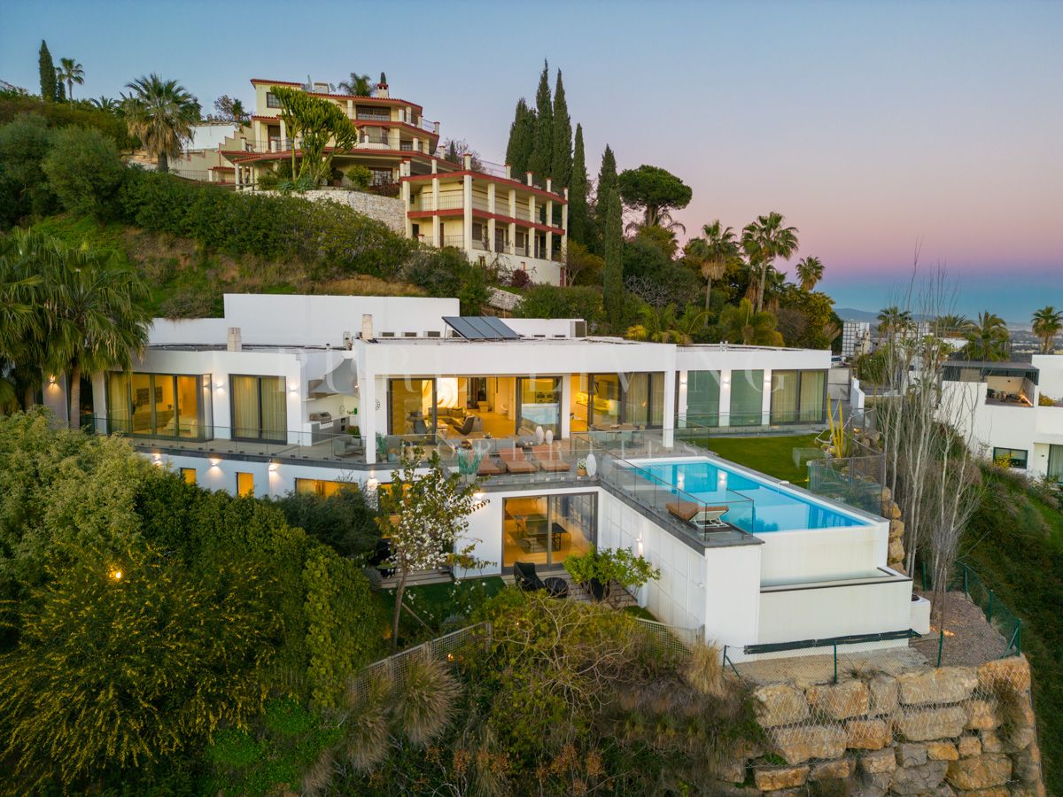 Indrukwekkende villa met zeven slaapkamers in een afgesloten gemeenschap met panoramisch uitzicht in La Quinta
