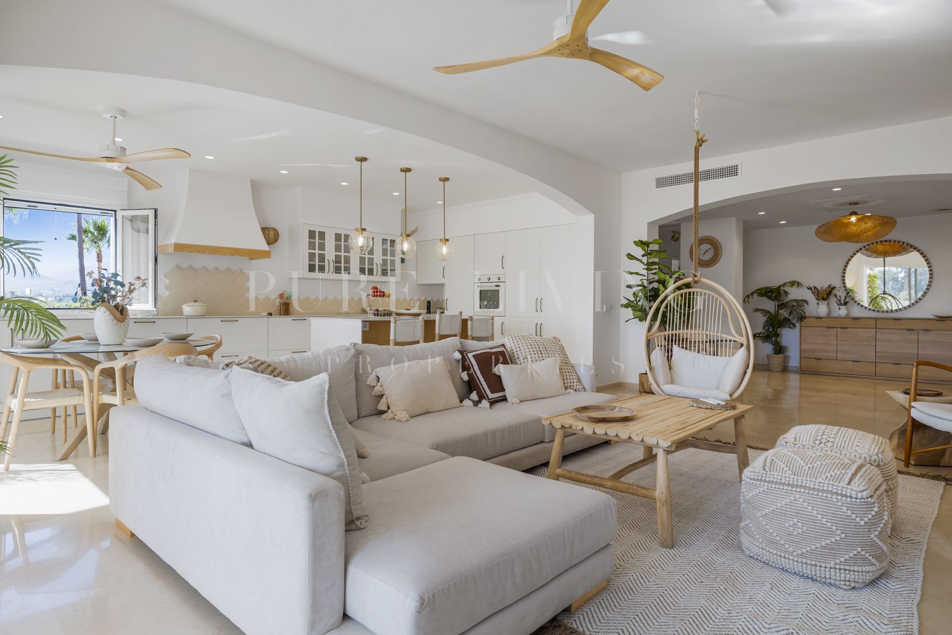 Appartement rénové de 4 chambres à vendre à Park Beach, Estepona