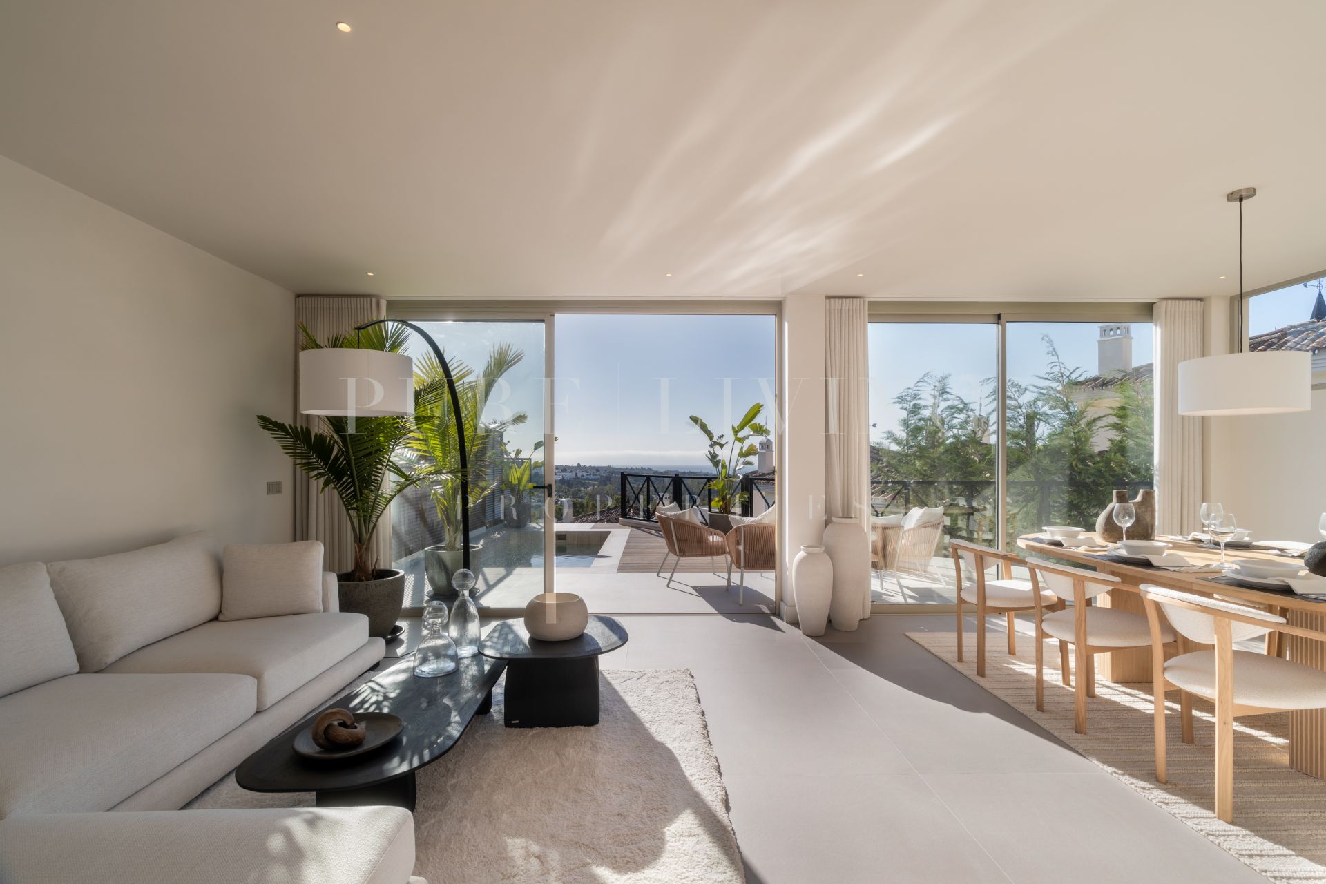 Appartement au Rez-de-Chaussée avec Trois Chambres, Piscine Privée et Vue Panoramique à Nueva Andalucía