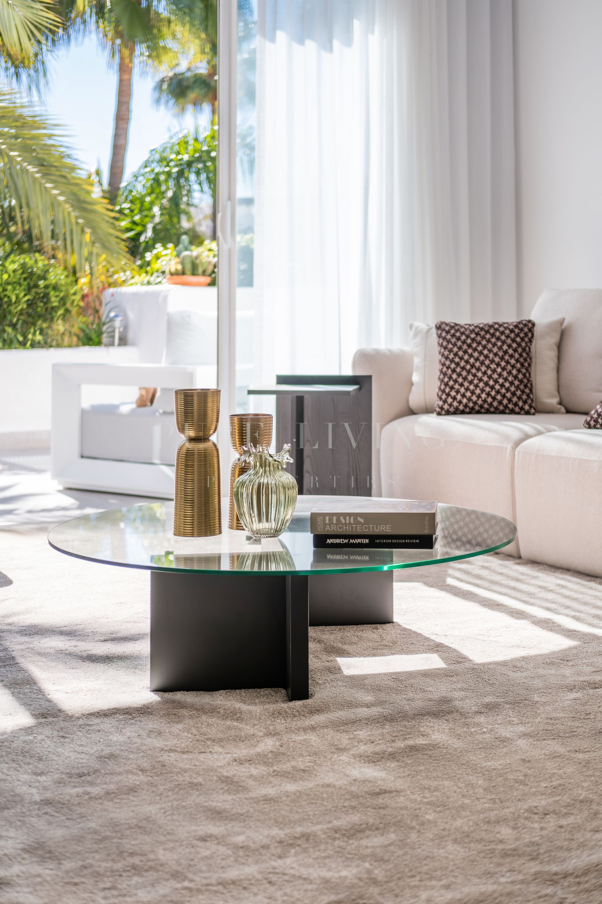 Luxe Duplex Penthouse op de Eerste Lijn van het Strand met Panoramisch Zeezicht in Puerto Banus.
