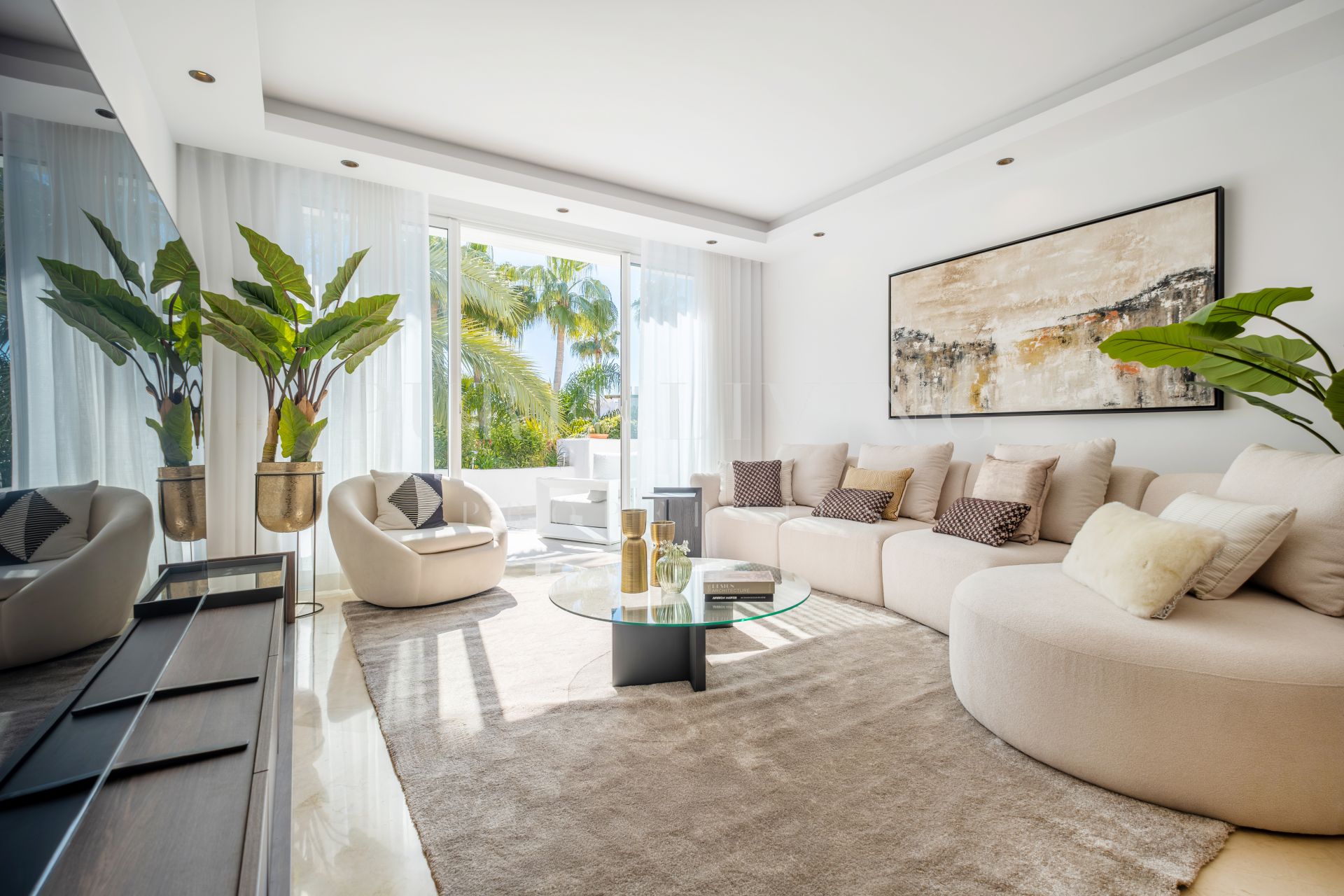 Luxe Duplex Penthouse op de Eerste Lijn van het Strand met Panoramisch Zeezicht in Puerto Banus.