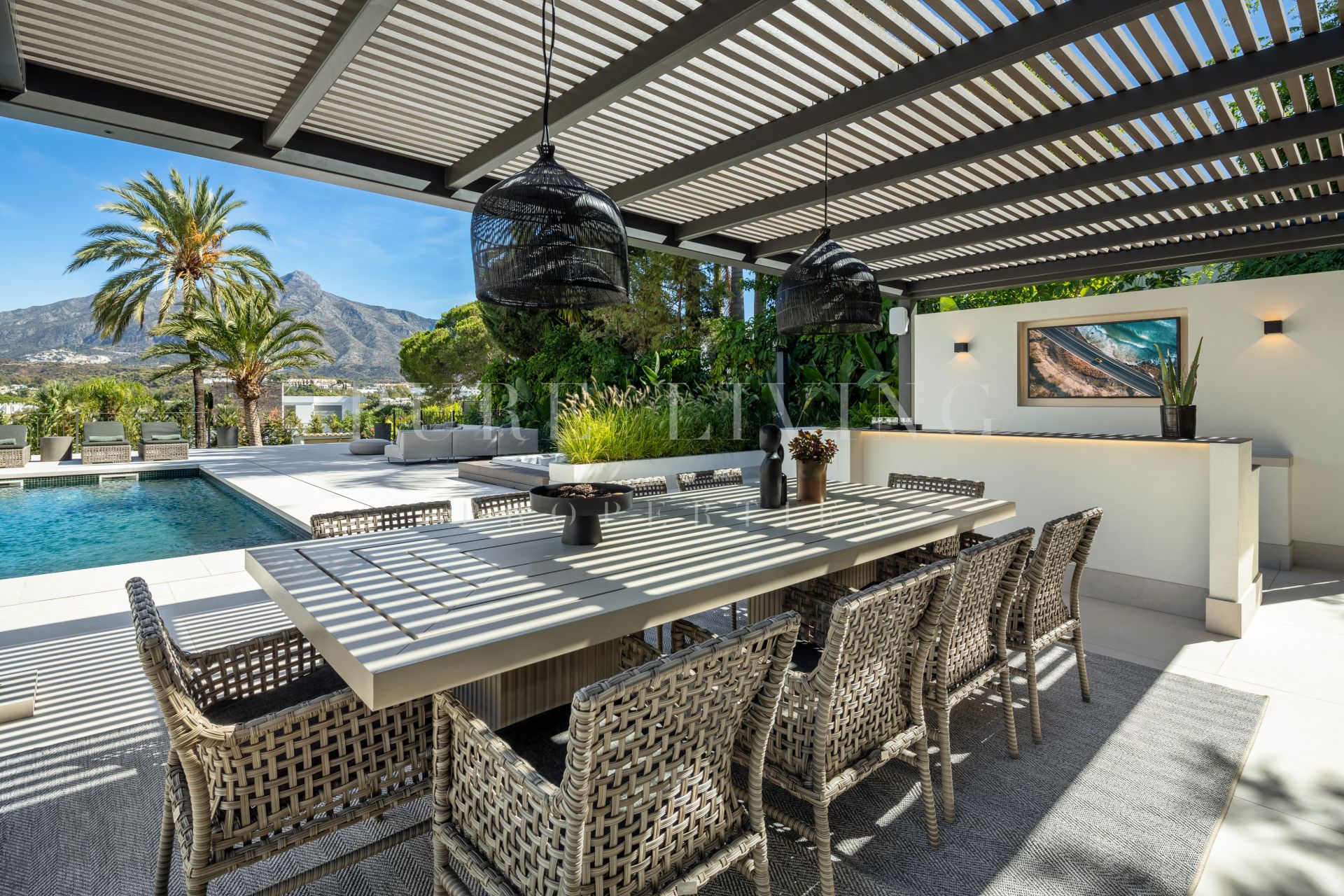 Contemporary Luxury Villa Nestled in Las Brisas Golf, Nueva Andalucía