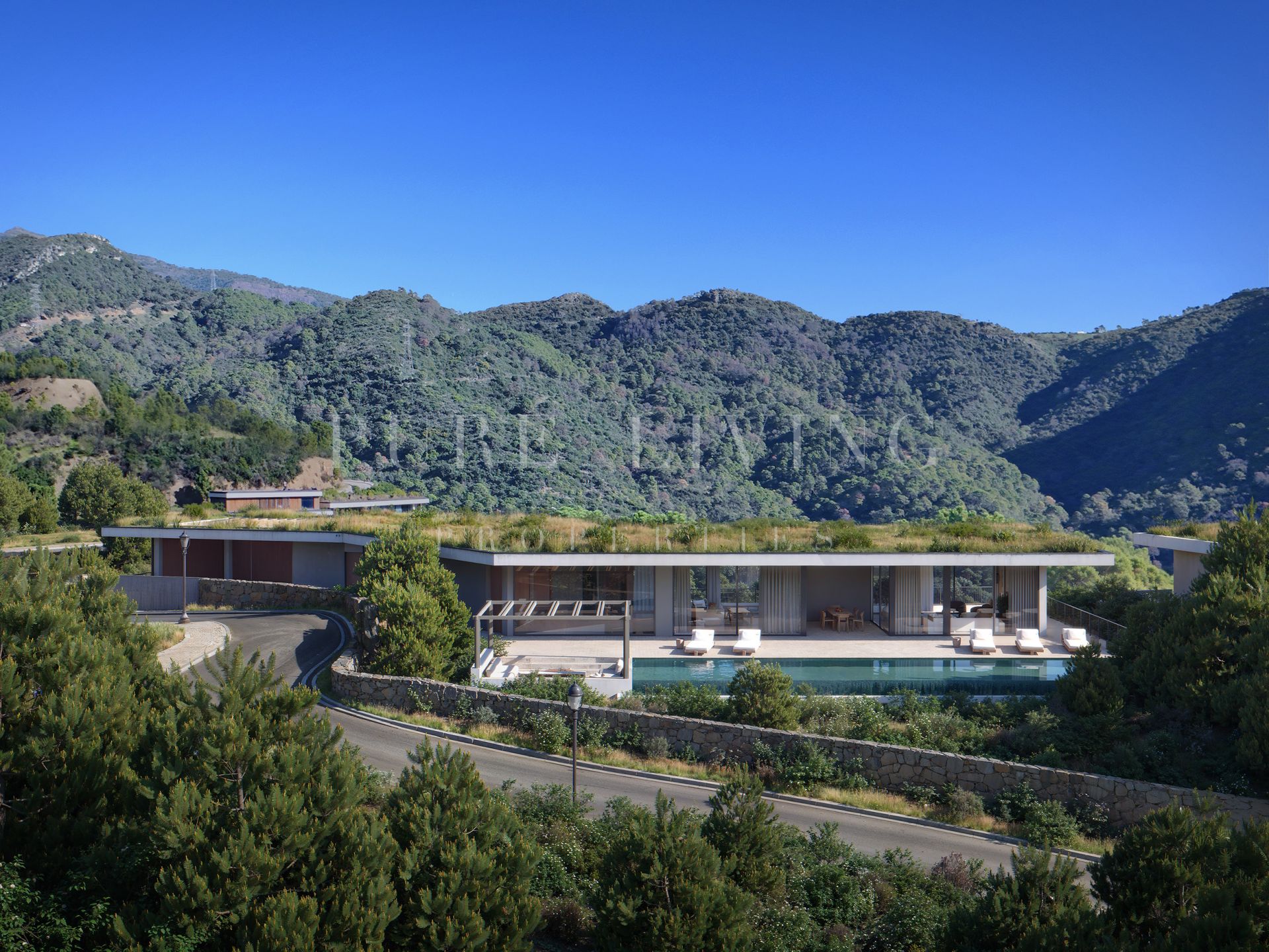 Villa de lujo a estrenar con impresionantes vistas al mar y a la montaña, situada en Monte Mayor