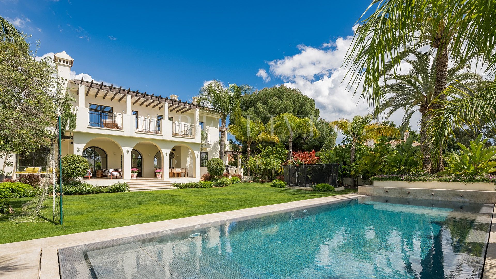 Luxury Beachside Villa for Rent in San Pedro Playa