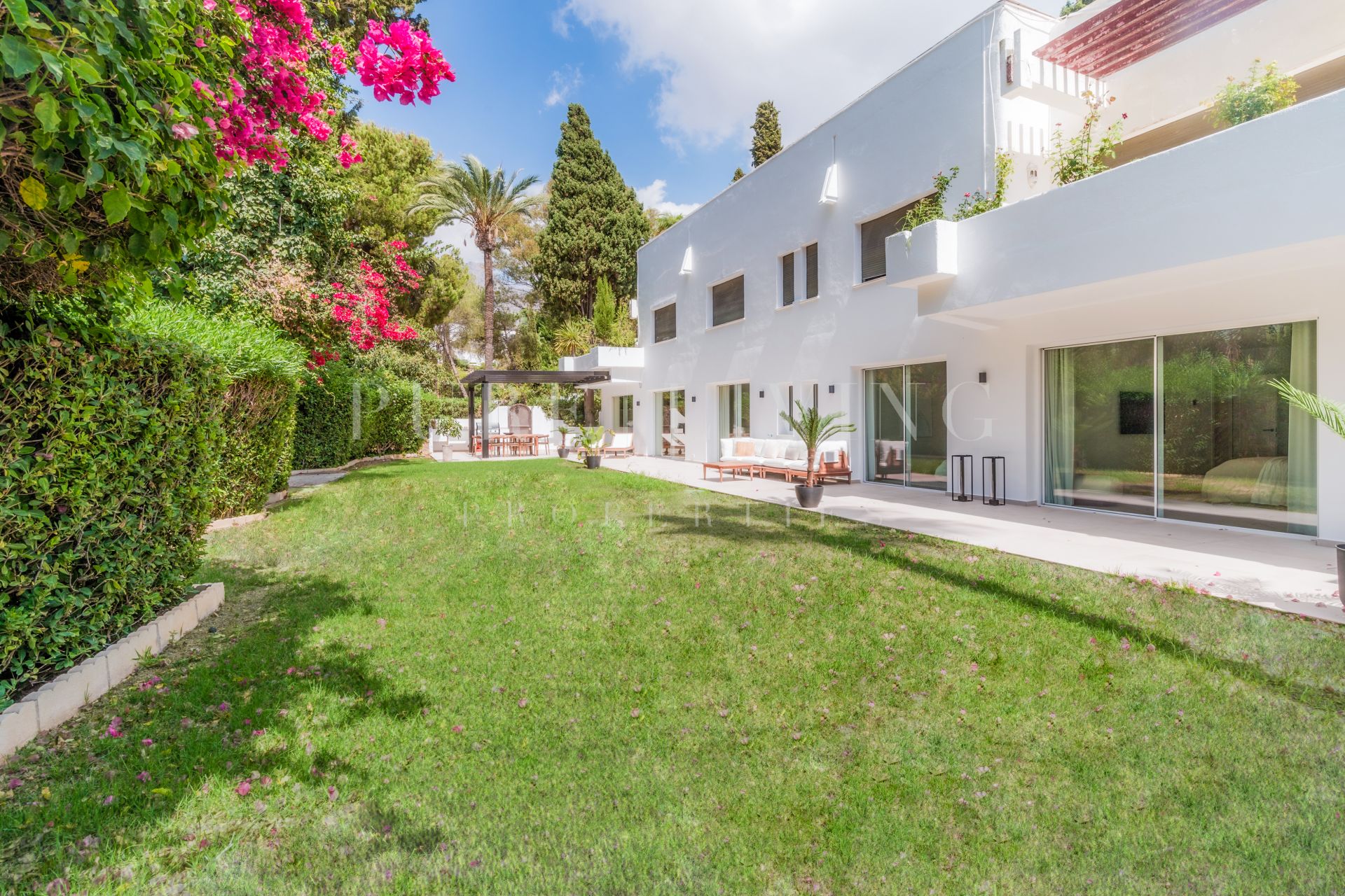 Renovated ground floor apartment in Kings Hill, Marbella Golden Mile