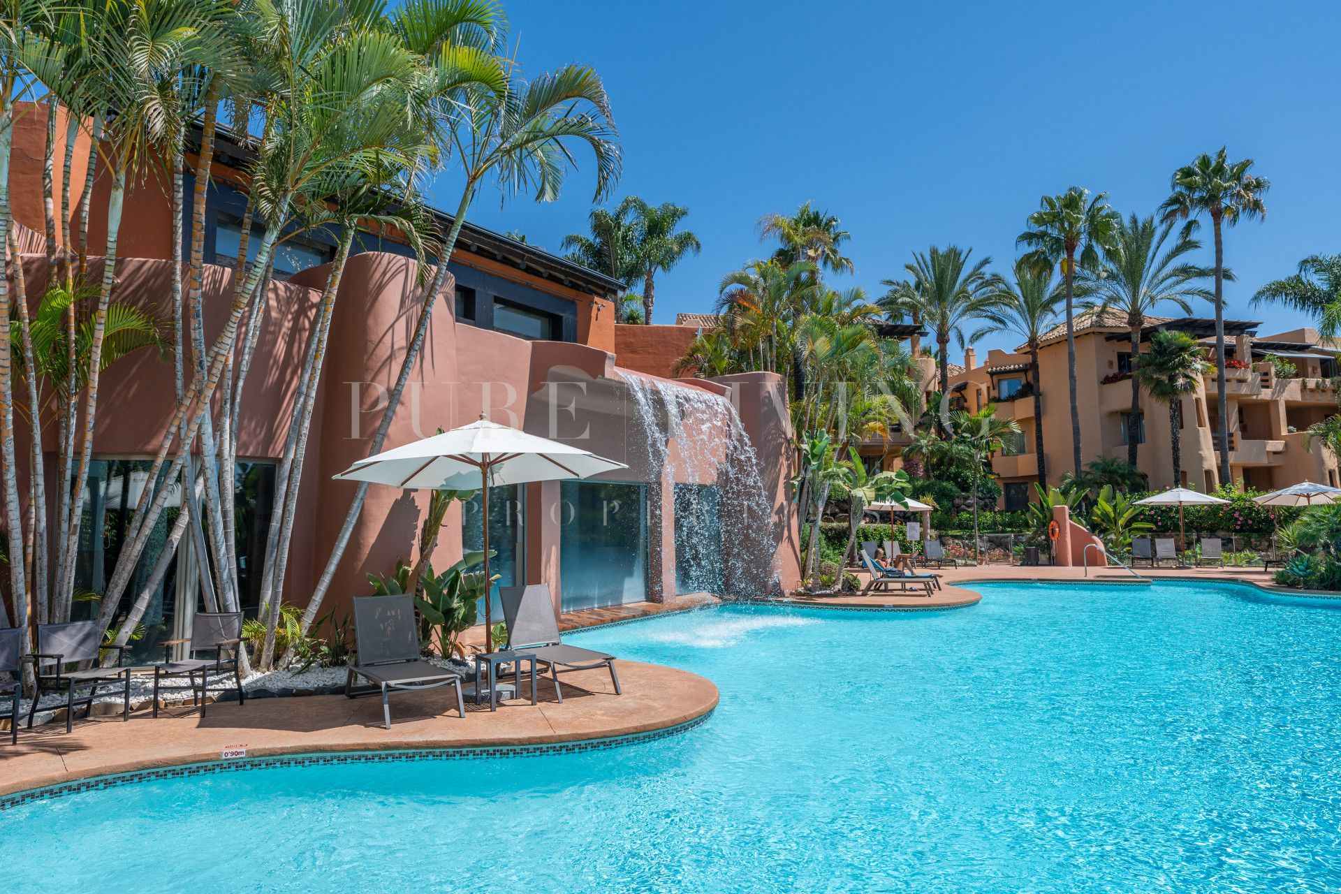 Élégant appartement de trois chambres avec une superbe vue sur la mer dans Mansion Club