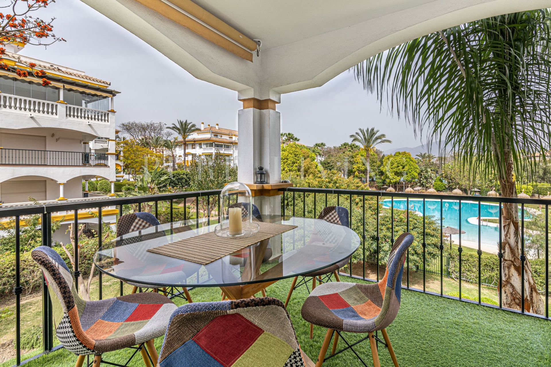 Exceptional four bedroom apartment near the beach, located in a sought-after area of Nueva Andalucía