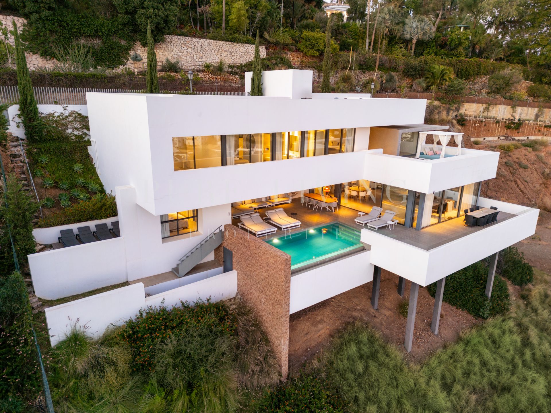 A breathtaking modern villa situated within the prestigious gated community of El Herrojo Alto