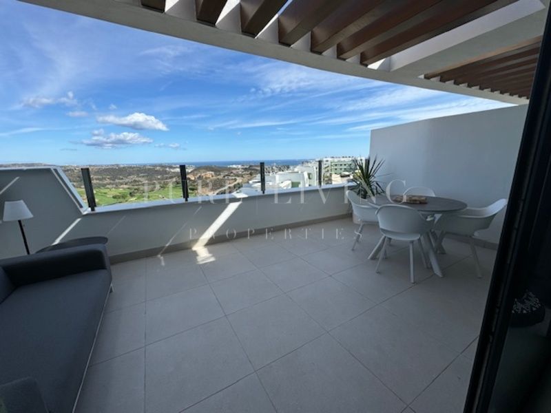 Appartement neuf de deux chambres avec vue sur la mer et le golf