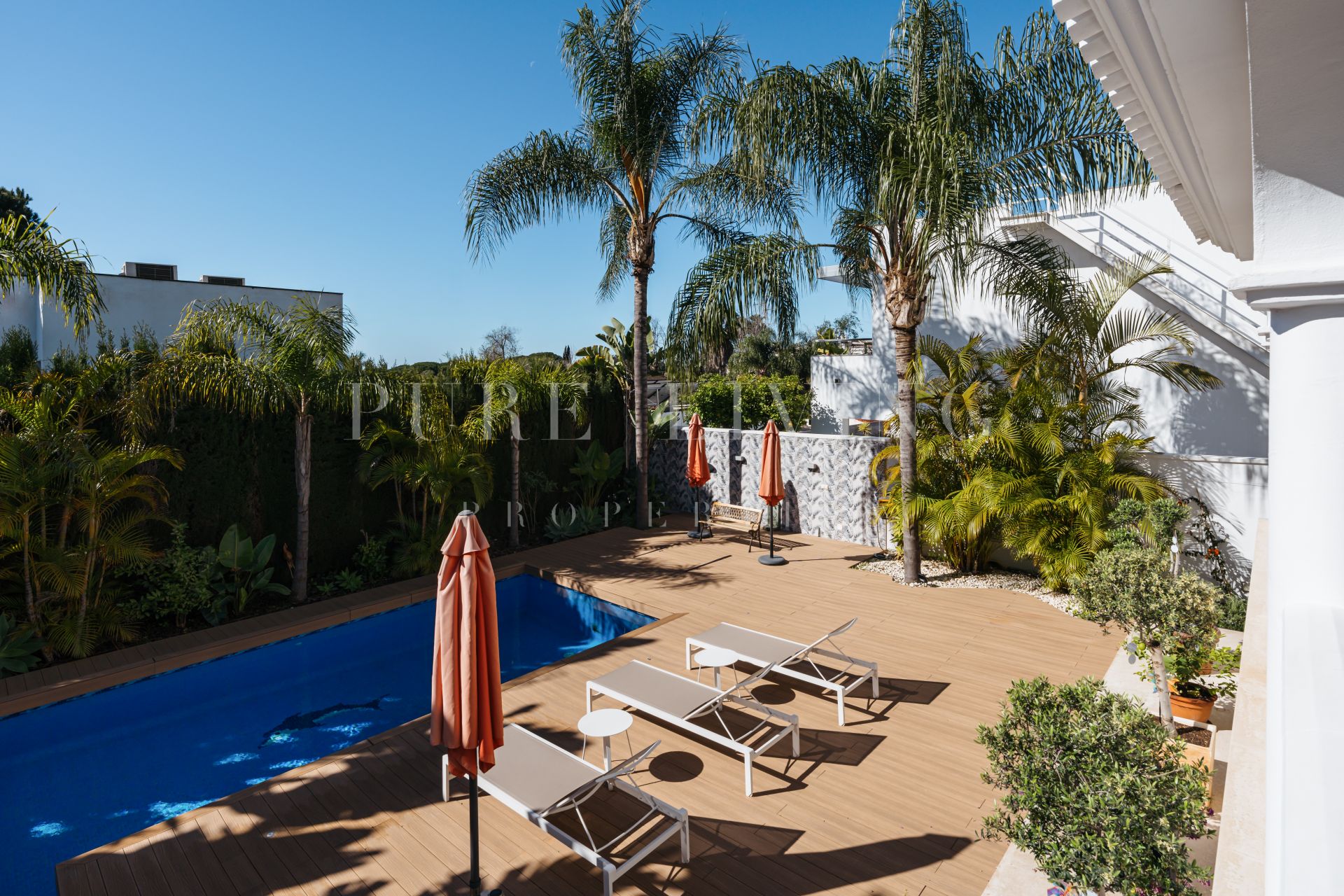 Een villa met vier slaapkamers in Nagüeles, boven de Golden Mile van Marbella.