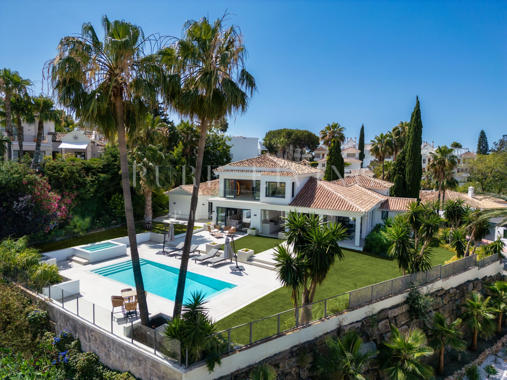 Une maison familiale de golf en première ligne à Los Naranjos Golf.