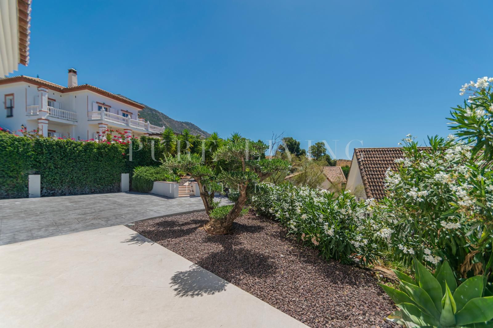 Superbe villa moderne de trois chambres à Valtocado, Mijas