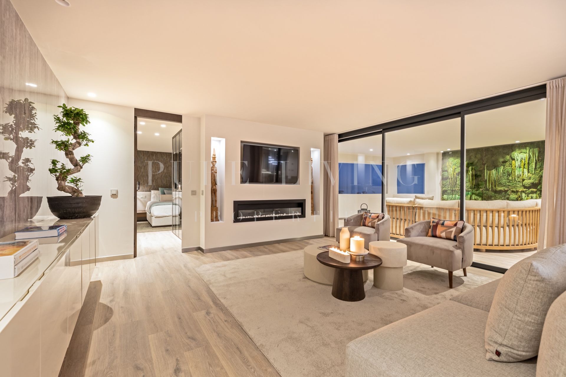 Ervaar luxe in een volledig gerenoveerd modern appartement in Puerto Banus