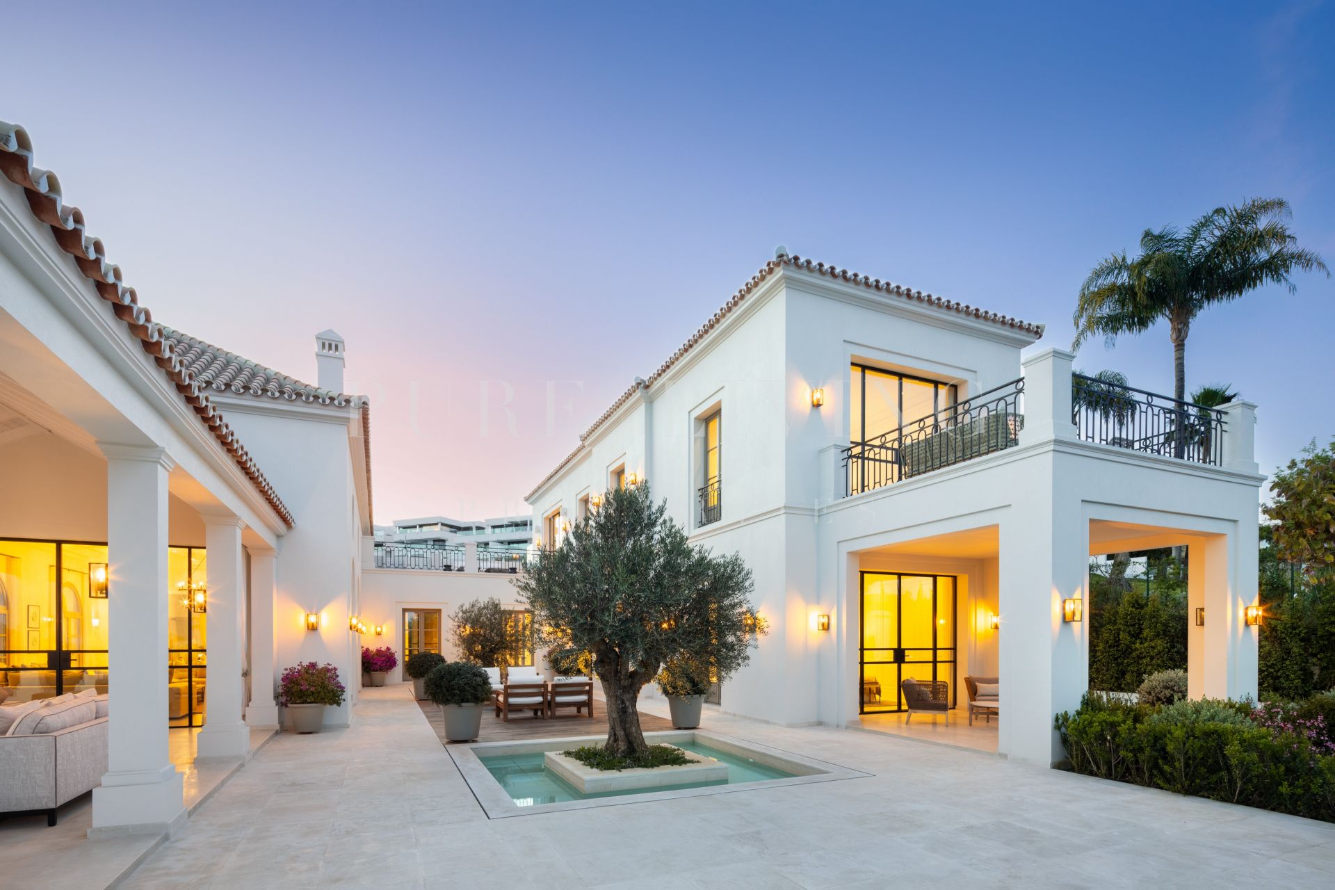 An exquisite classical estate nestled within the prestigious Nueva Andalucia.