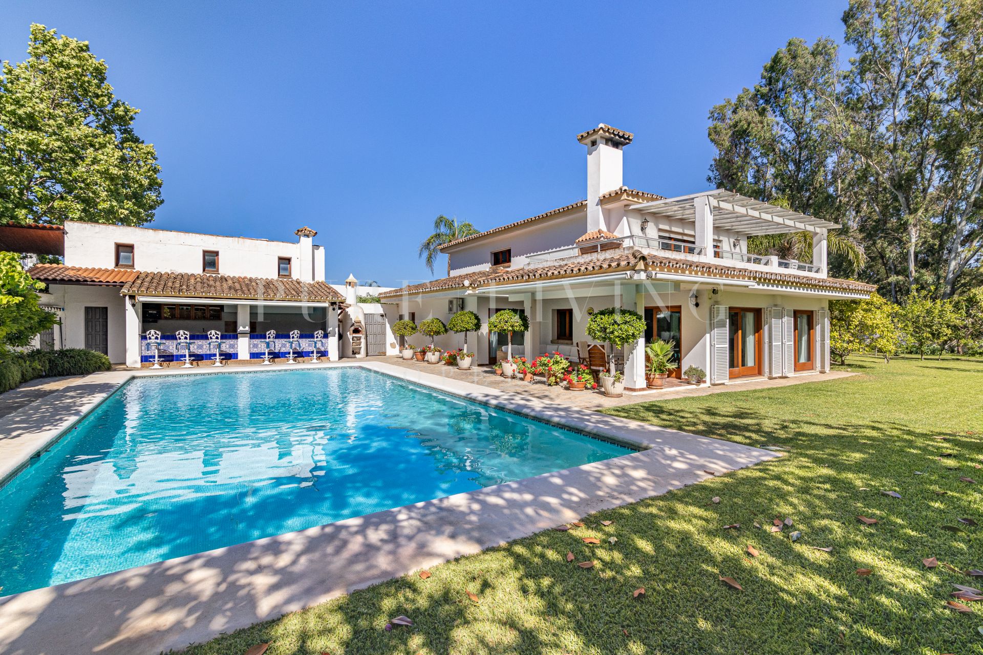 Excellente villa de 5 chambres en bord de mer située dans le quartier de Costalita, Estepona.