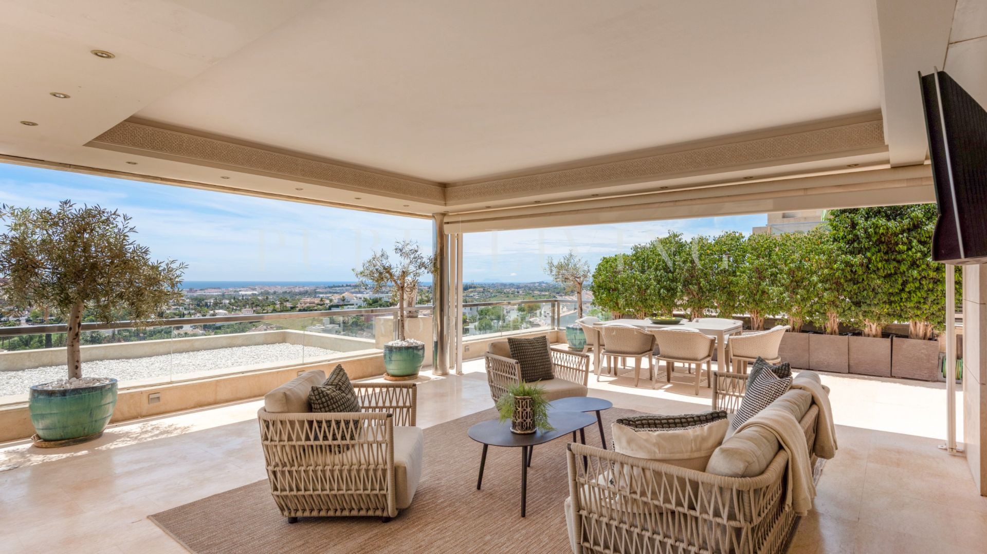 Ático dúplex de lujo con vistas panorámicas y piscina privada